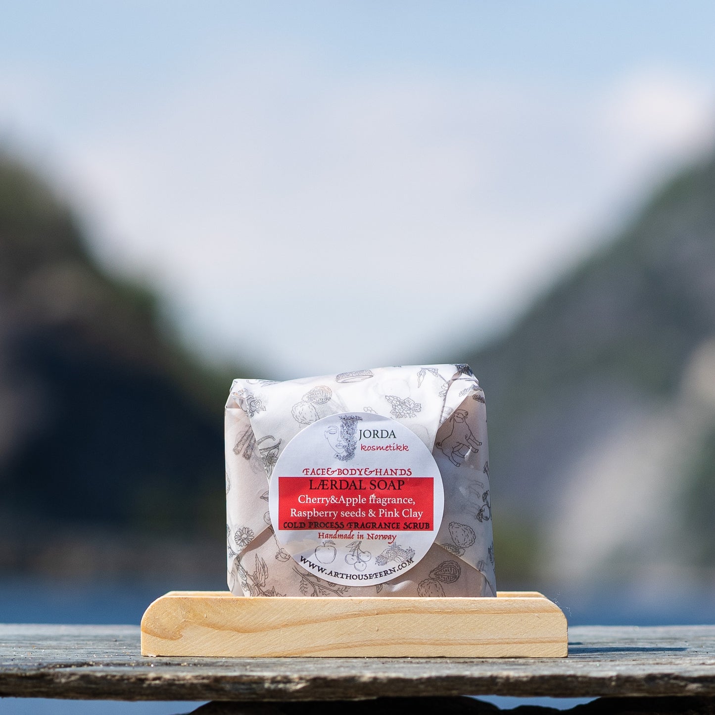 Lærdal fragrance soap & scrub in 1