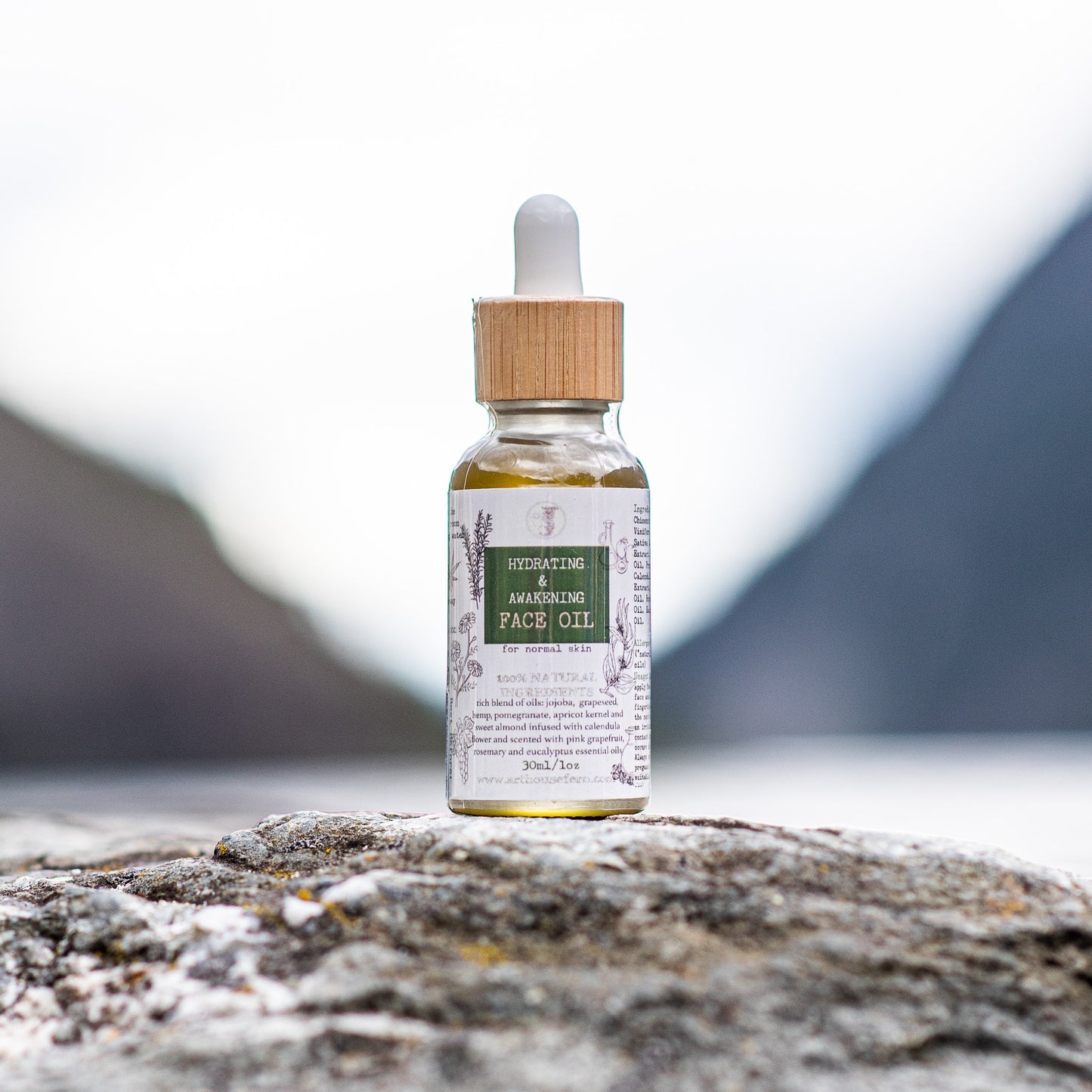 Aceite facial hidratante y revitalizante de la piel.