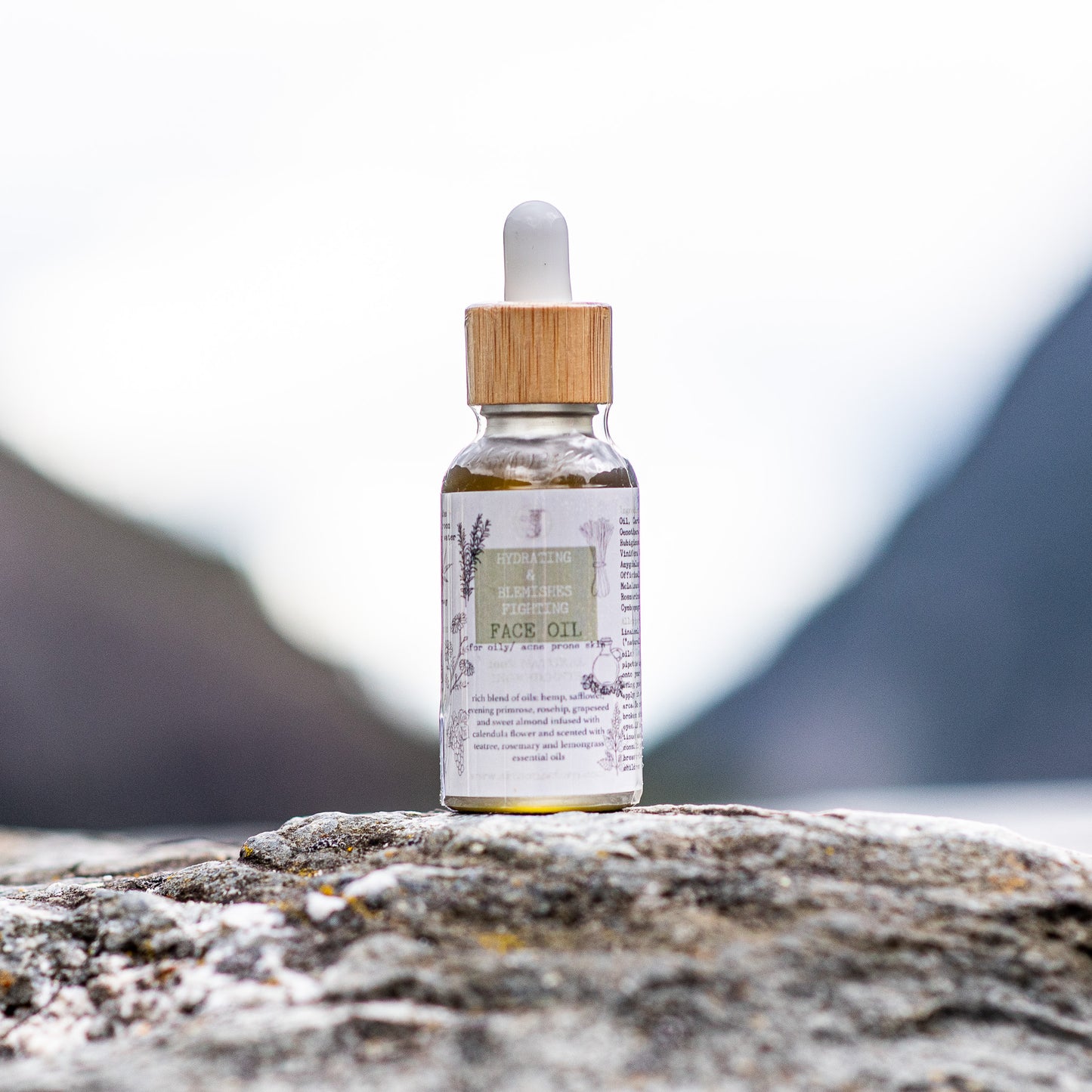 Aceite facial hidratante y cicatrizante para la piel.