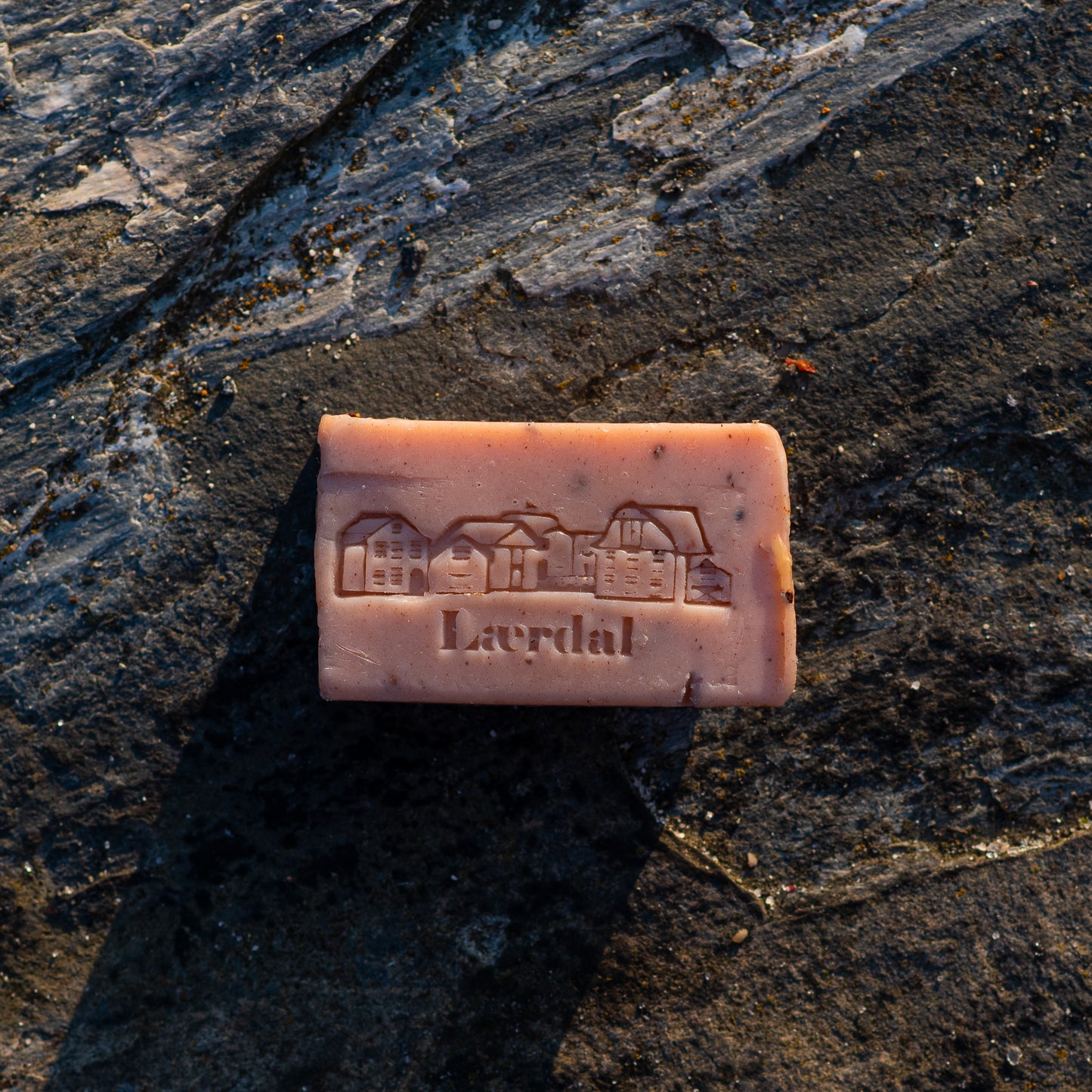 Lærdal fragrance soap & scrub in 1