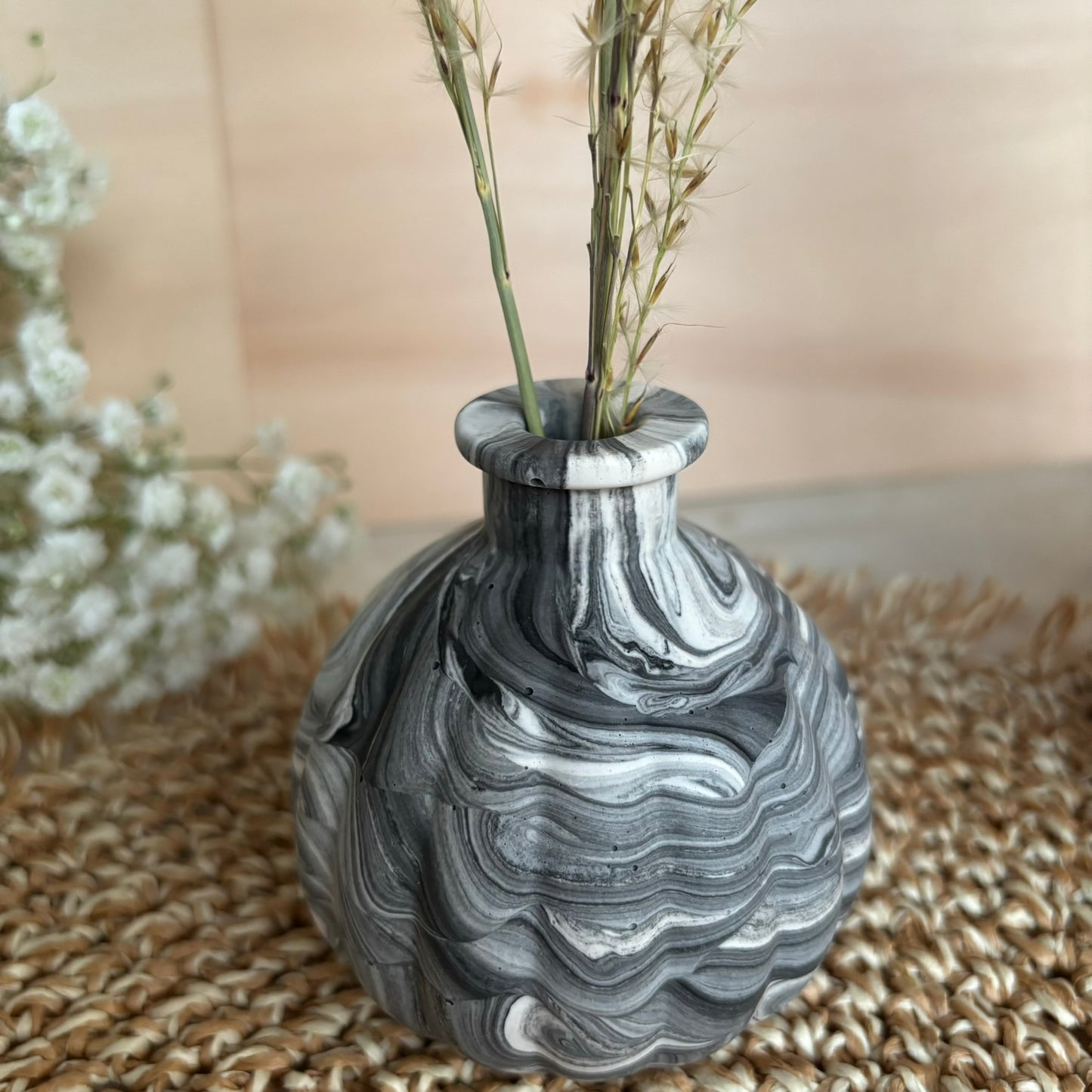 Kurze Vase für getrocknete Blumen- Schwarz/Weißer Marmor