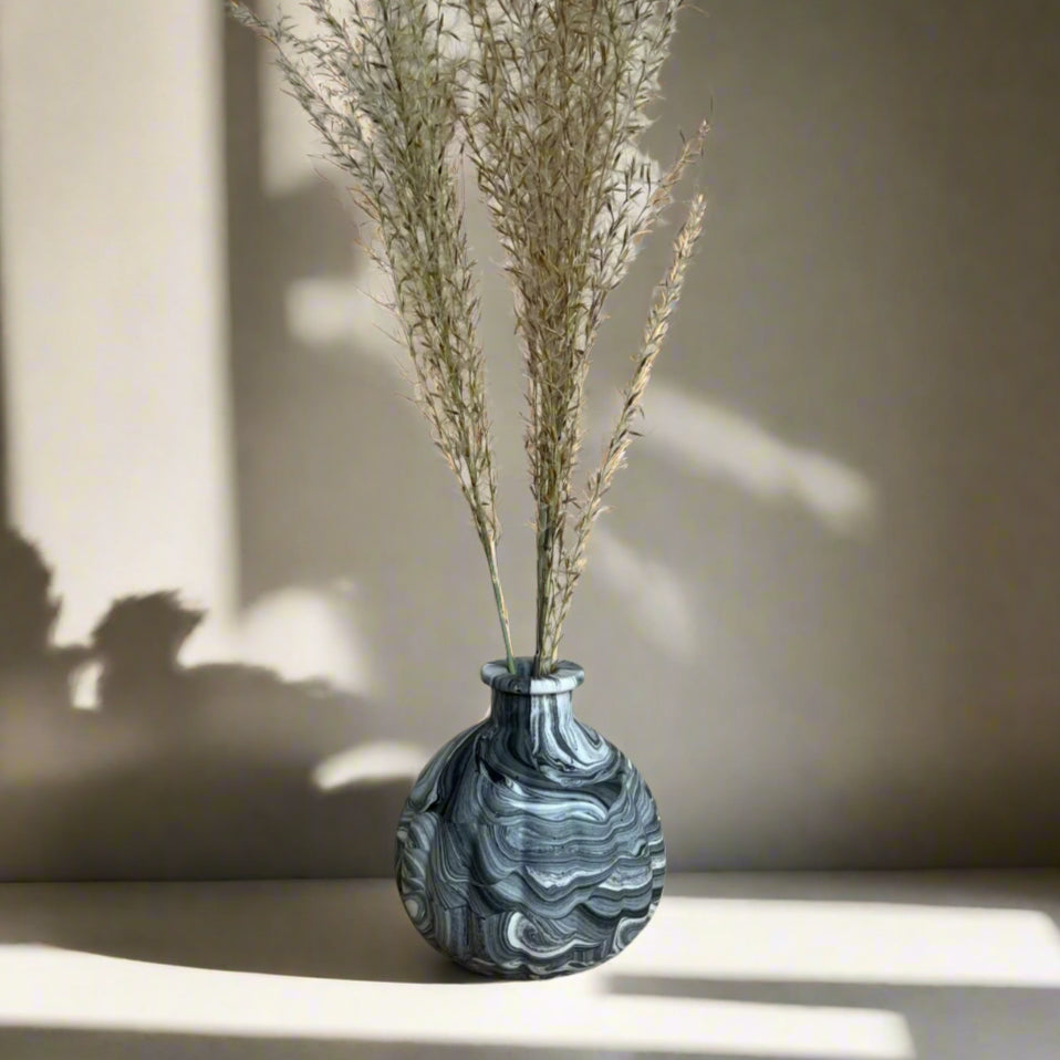 Kurze Vase für getrocknete Blumen- Schwarz/Weißer Marmor