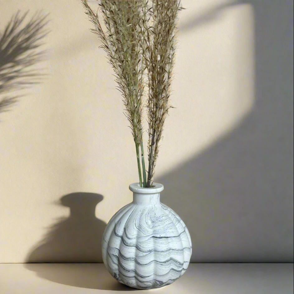 Kurze Vase für getrocknete Blumen- Schwarz/Weißer Marmor