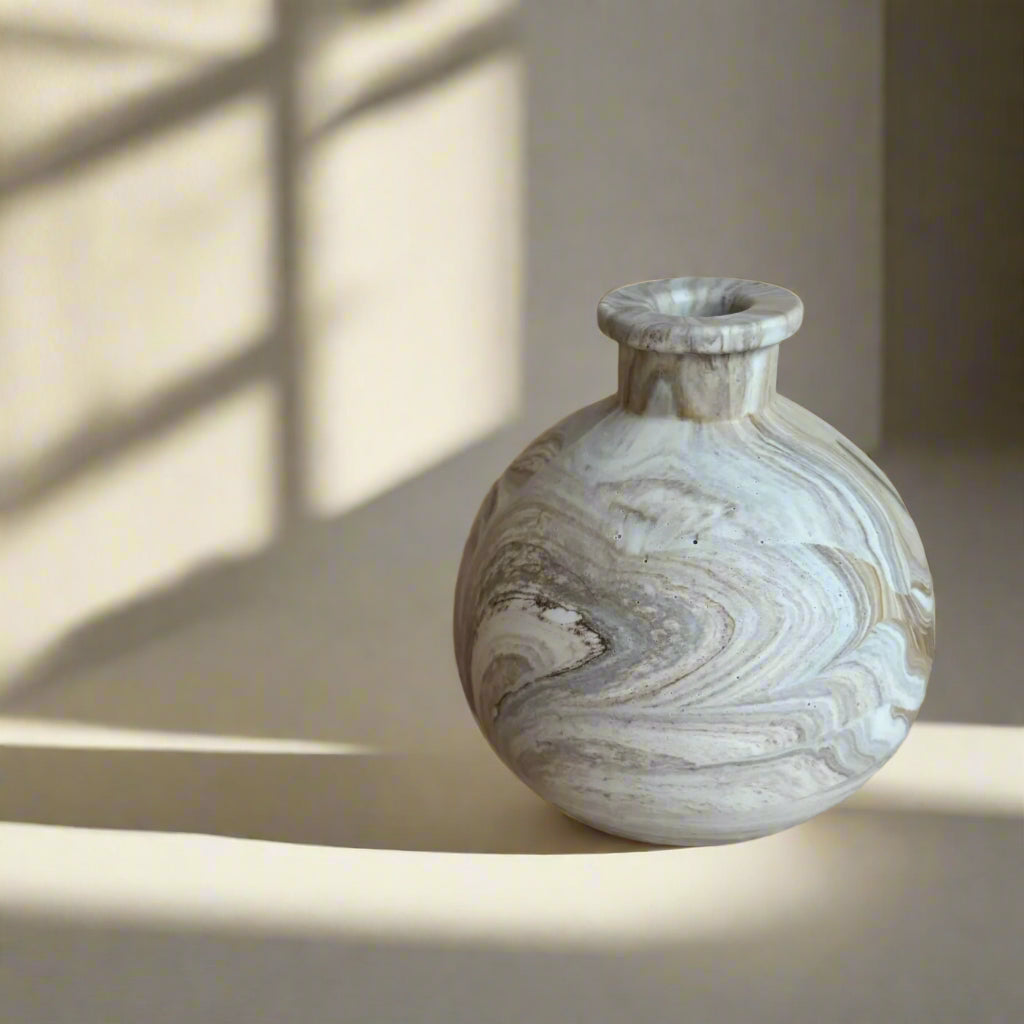Kurze Vase für getrocknete Blumen- Taupe Marmor