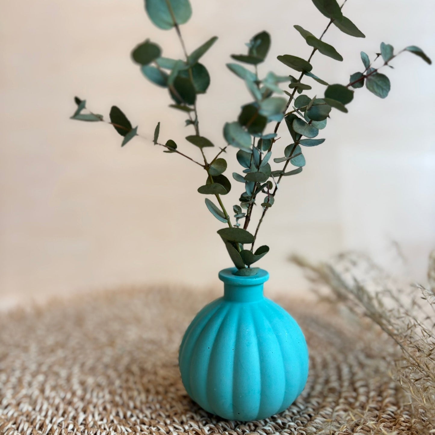 Short vase for dried flowers- Aquamarine blue