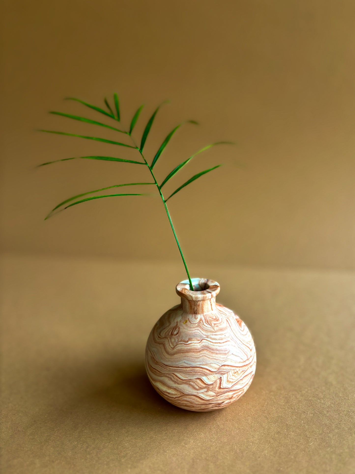 Kurze Vase für getrocknete Blumen- Terrakottabraun