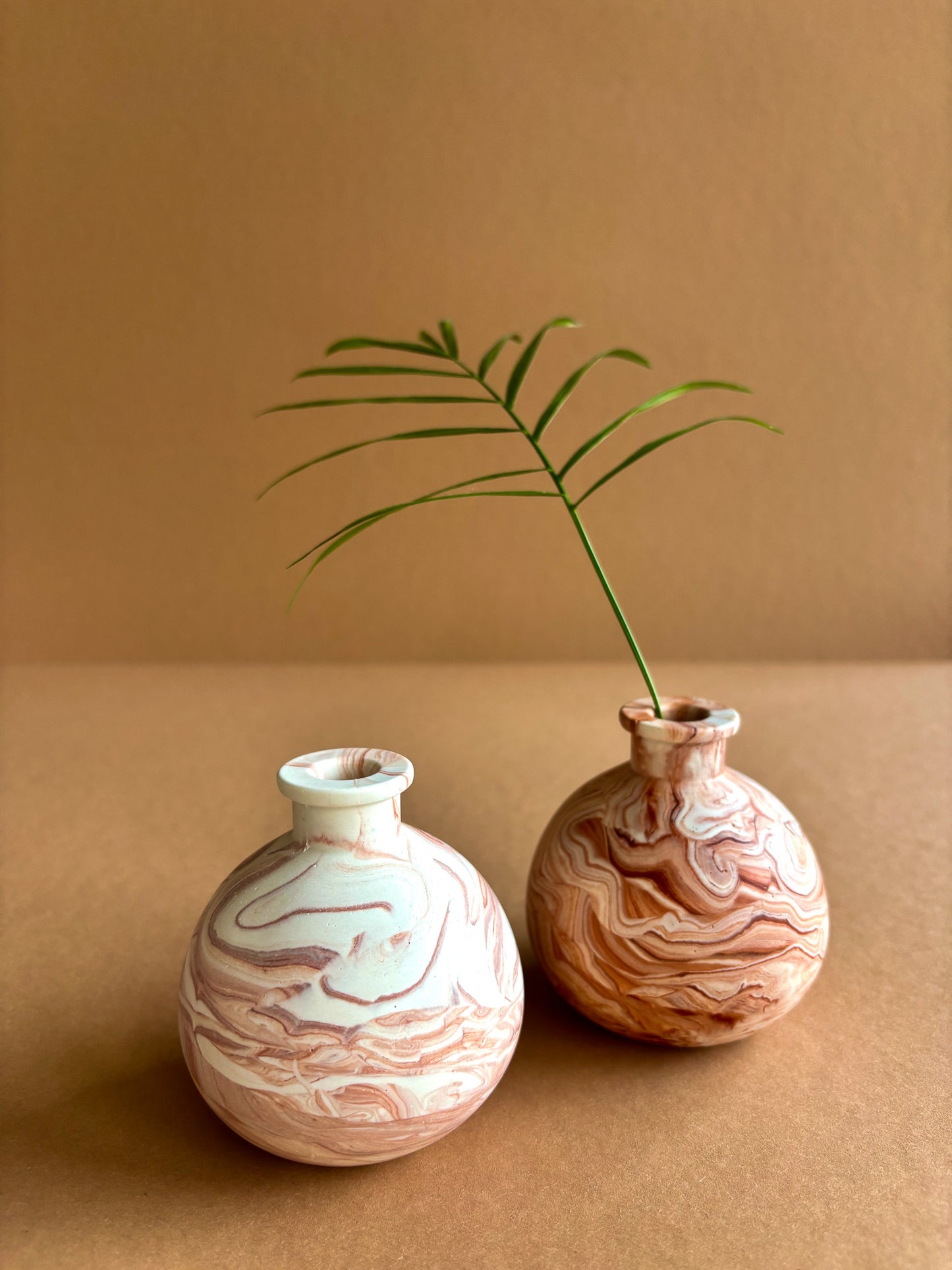 Kurze Vase für getrocknete Blumen- Terrakottabraun