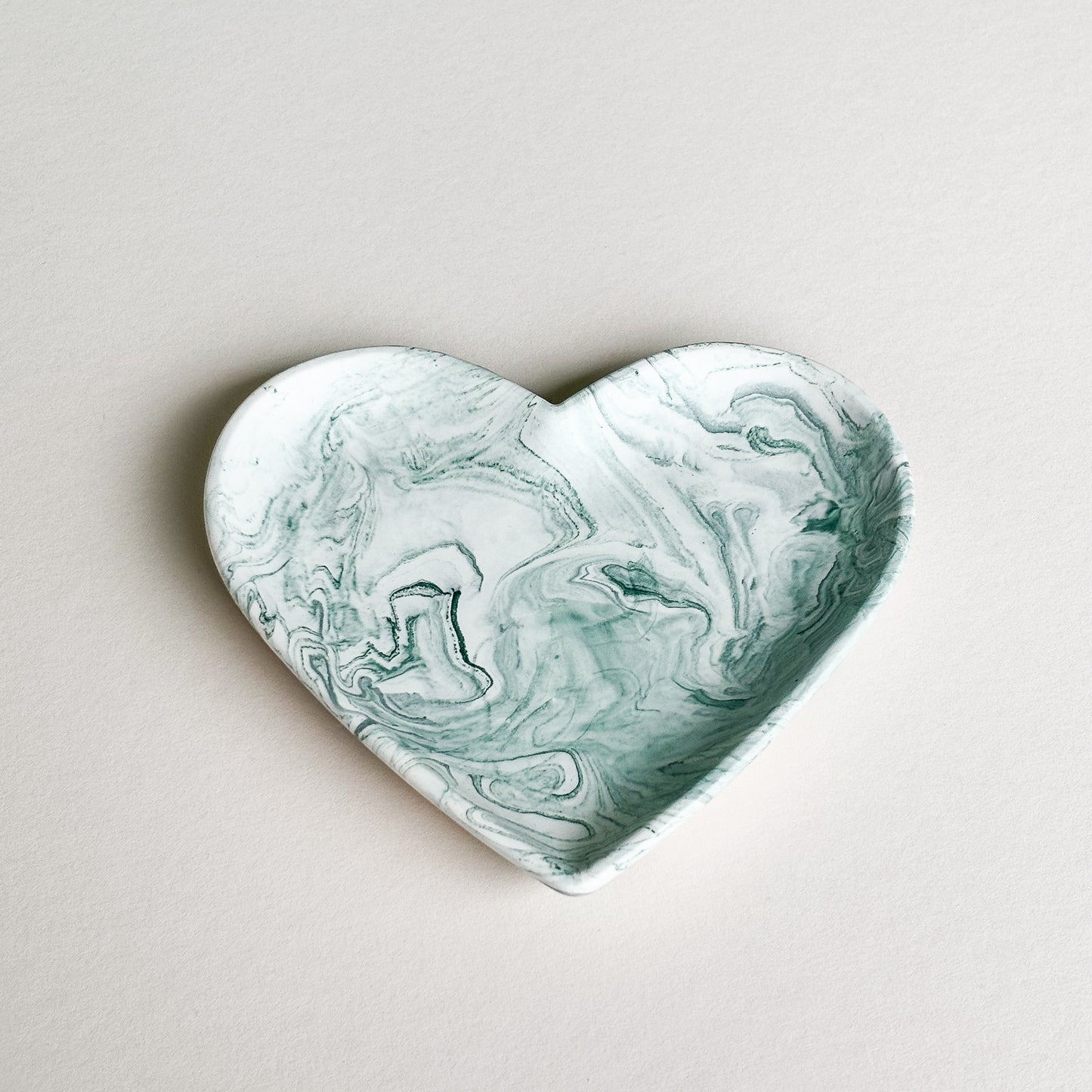 Abalorio de corazón - Mármol verde salvia