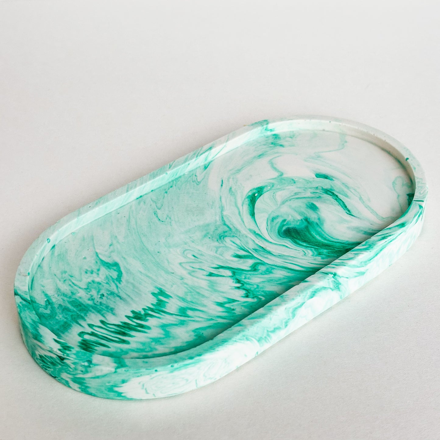 Ovales Tablett für Jeweller-Aquamarin-Marmor