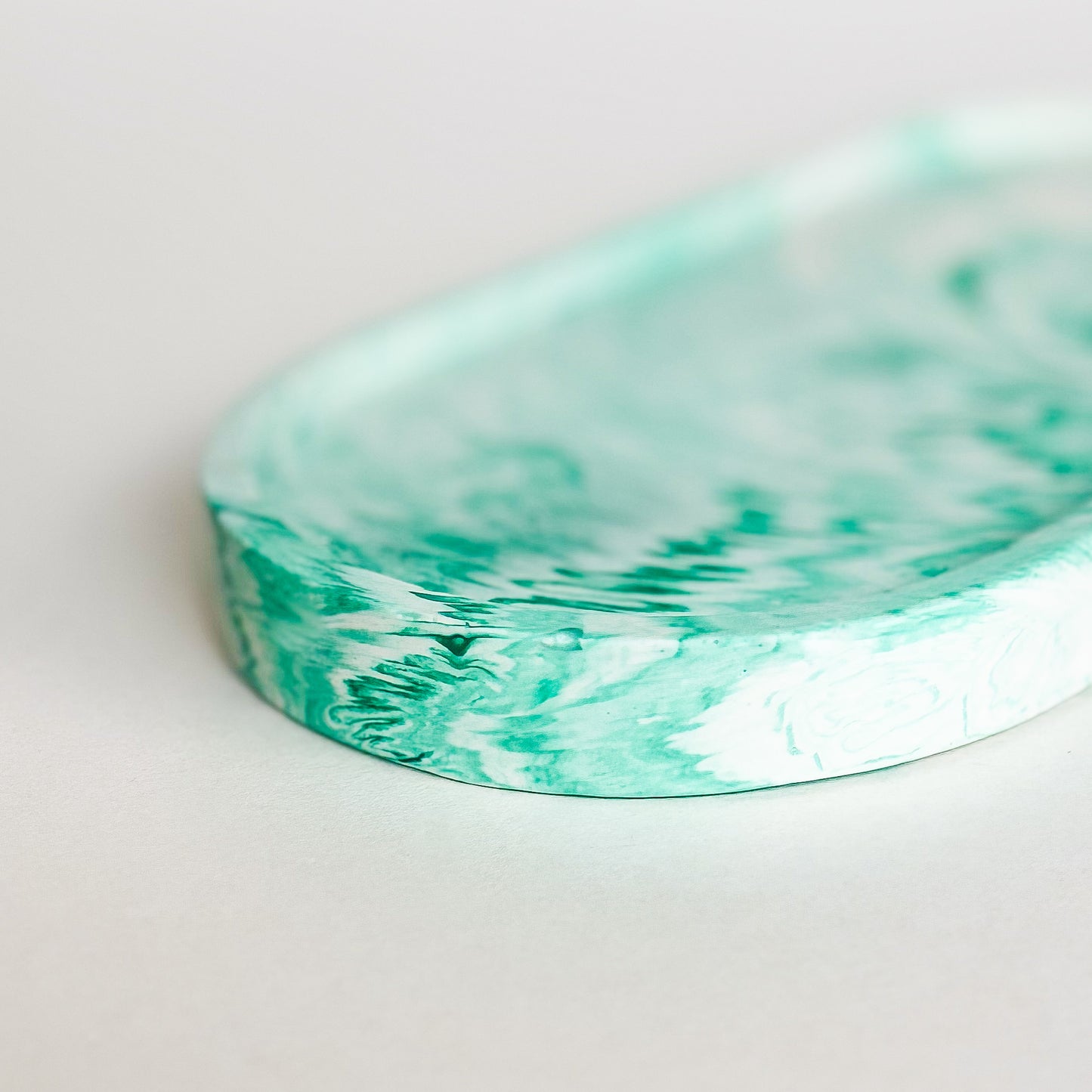 Ovales Tablett für Jeweller-Aquamarin-Marmor
