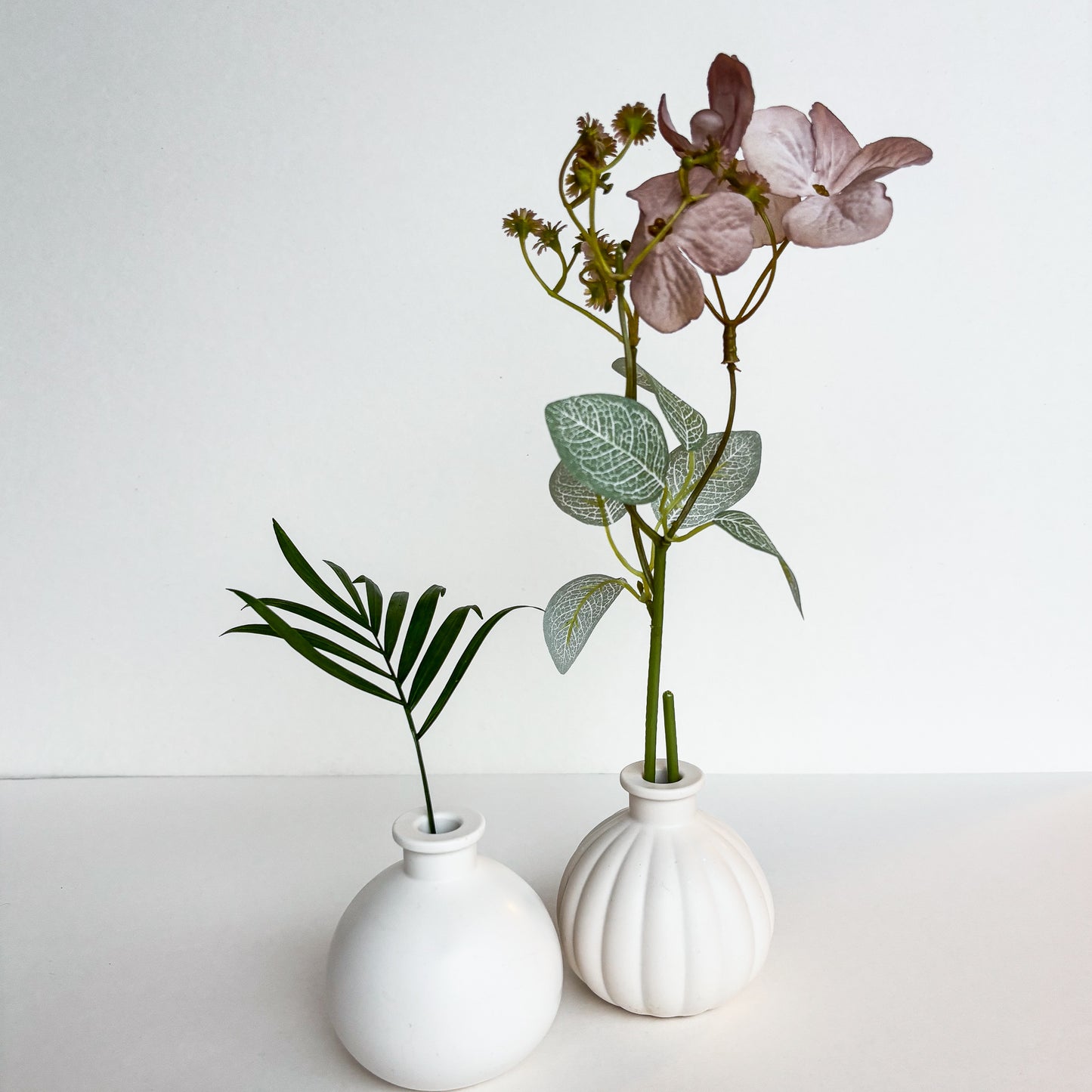 Korte vaas voor droogbloemen - natuursteen wit
