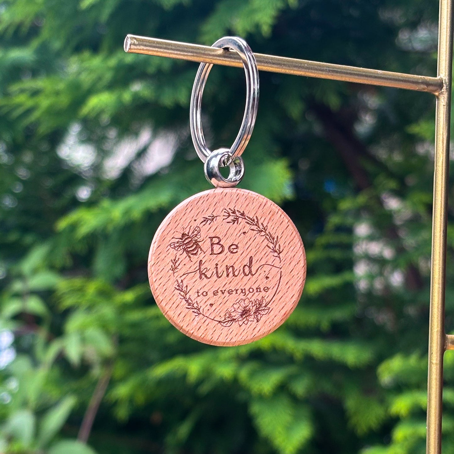 Be kind to everyone on round 35x35mm wooden keychain
