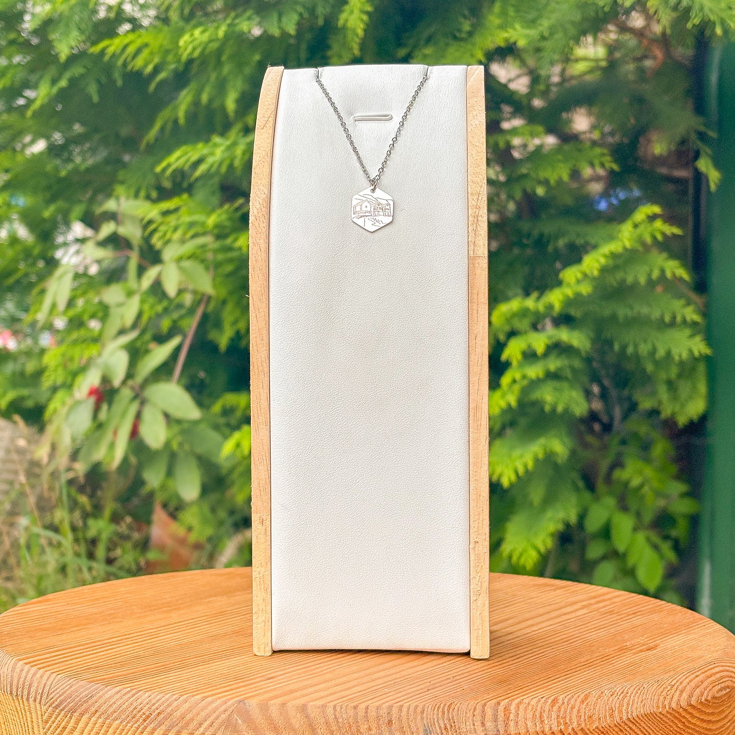 Otternes farm from the side necklace - Stainless Steel