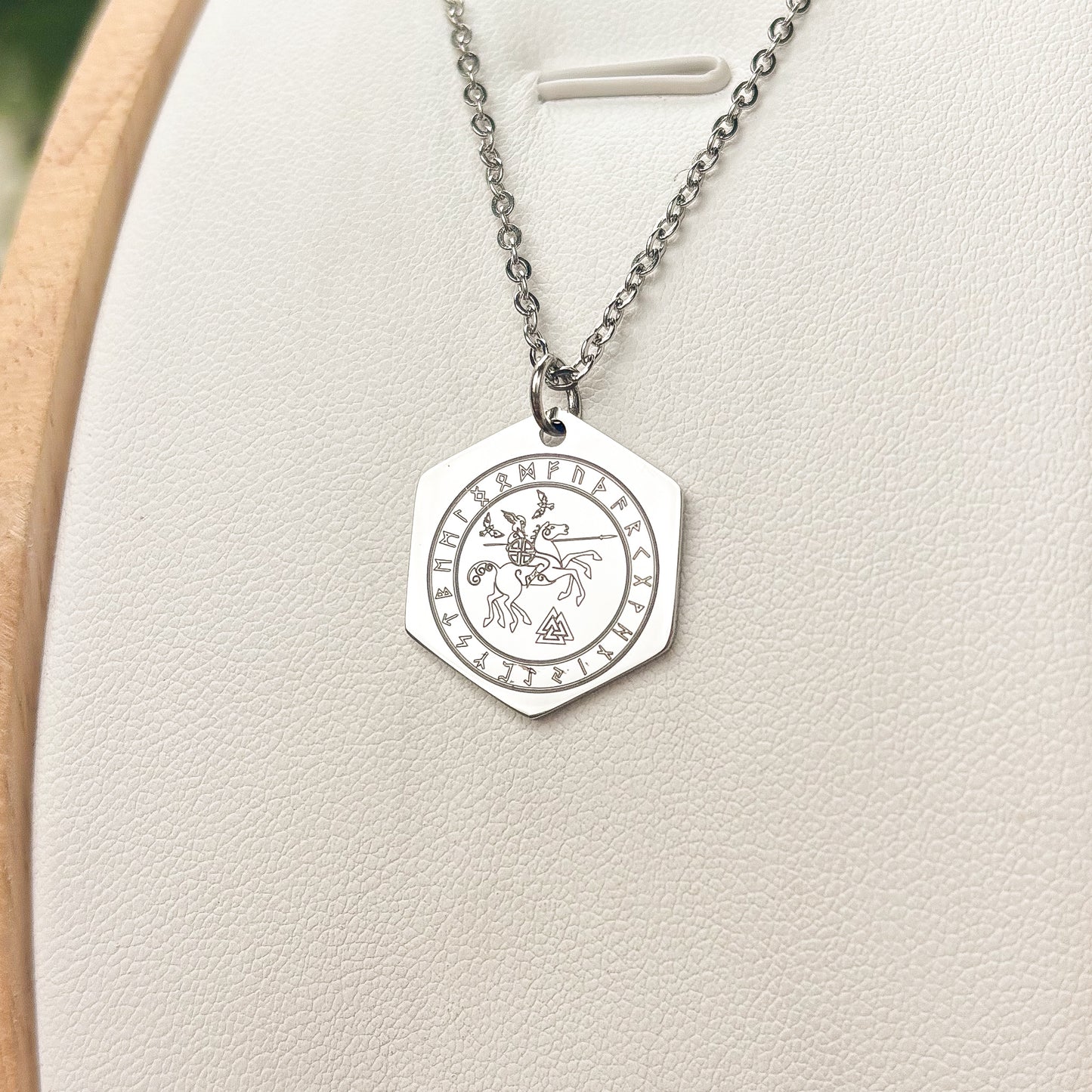 Sleipnir - 8 legged viking horse necklace - Stainless steel