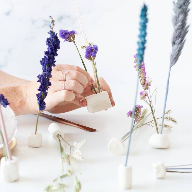 Gedroogde bloemen en klei DIY set blauw