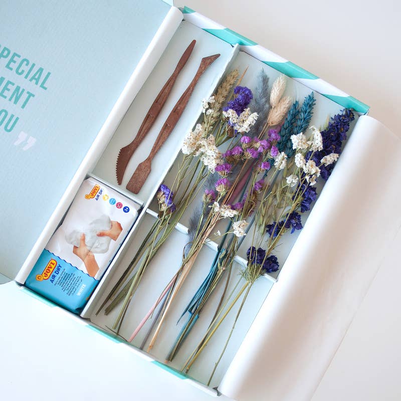 Gedroogde bloemen en klei DIY set blauw