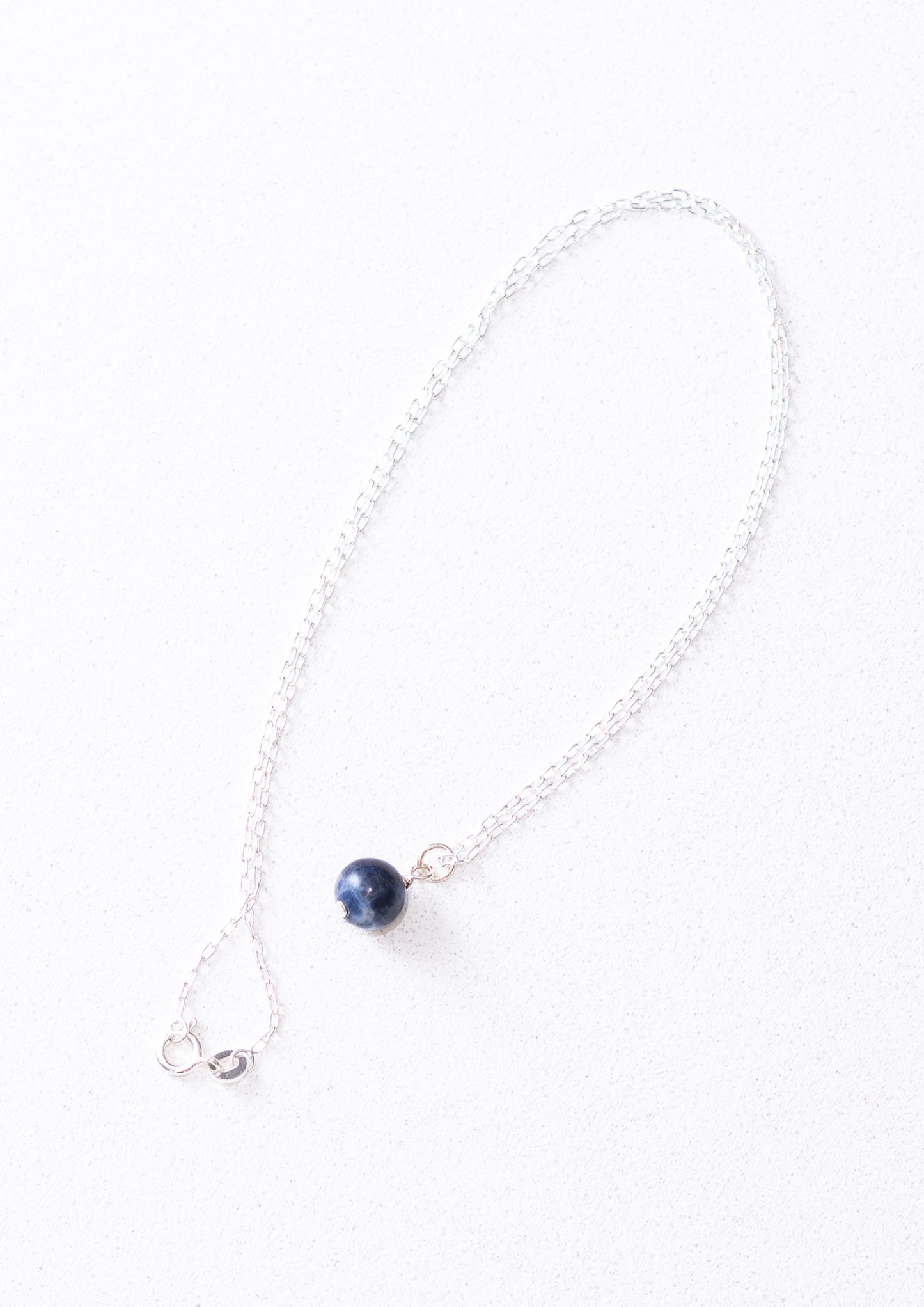 Collar de cuentas de piedra sodalita