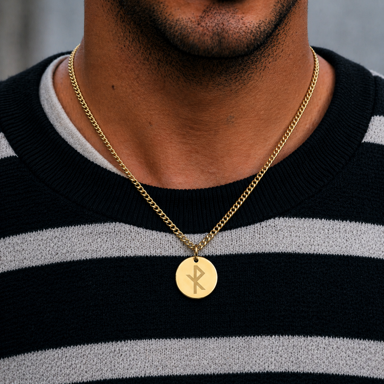 Single rune- Safe travels 25mm round on 50cm thick chain Stainless Steel