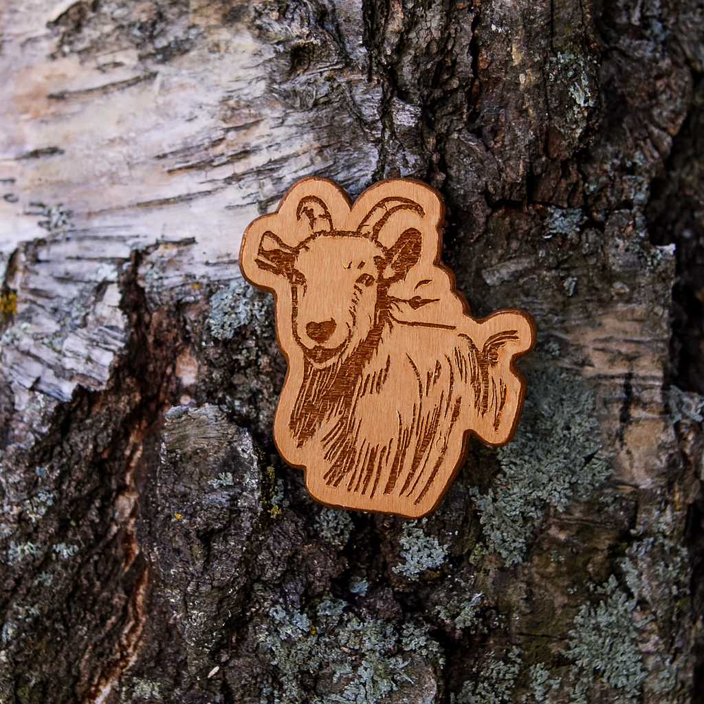 Goat head 33x36mm pin