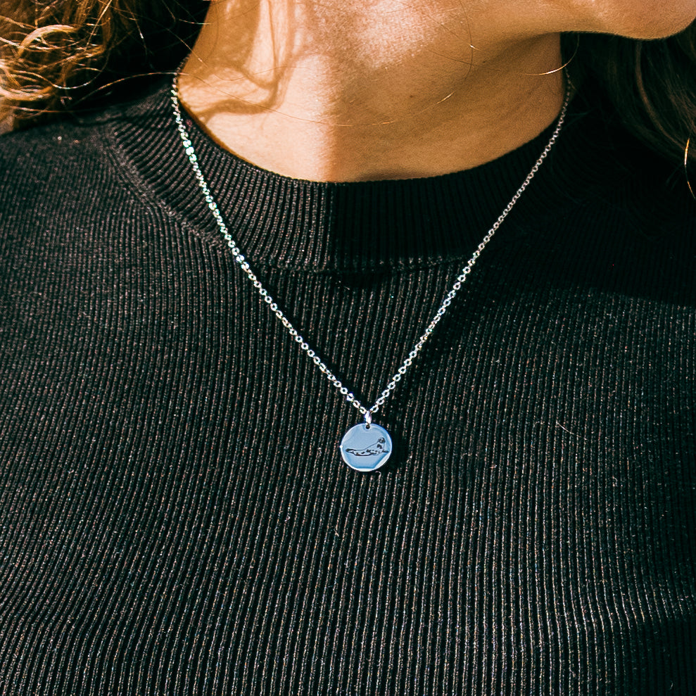Seal laying down necklace - Stainless steel