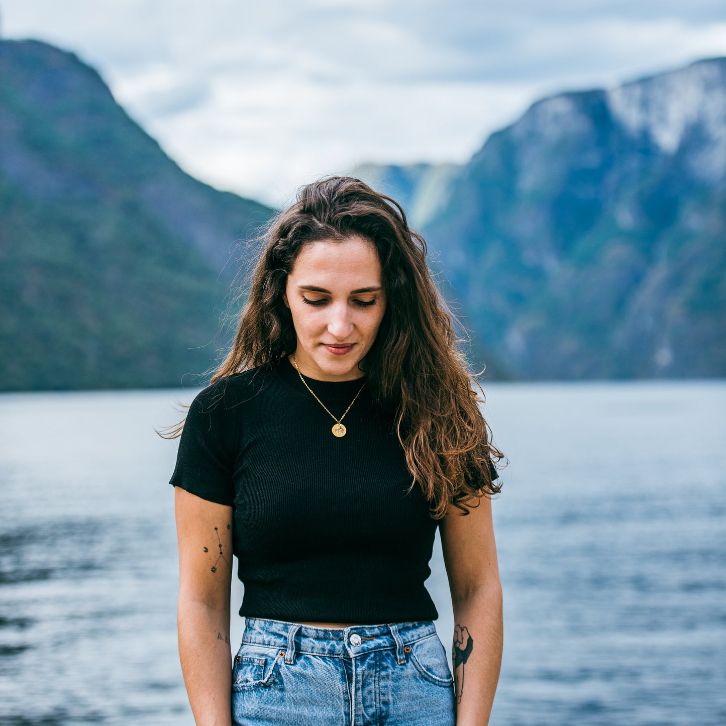 Head with flowers growing out necklace - Stainless Steel