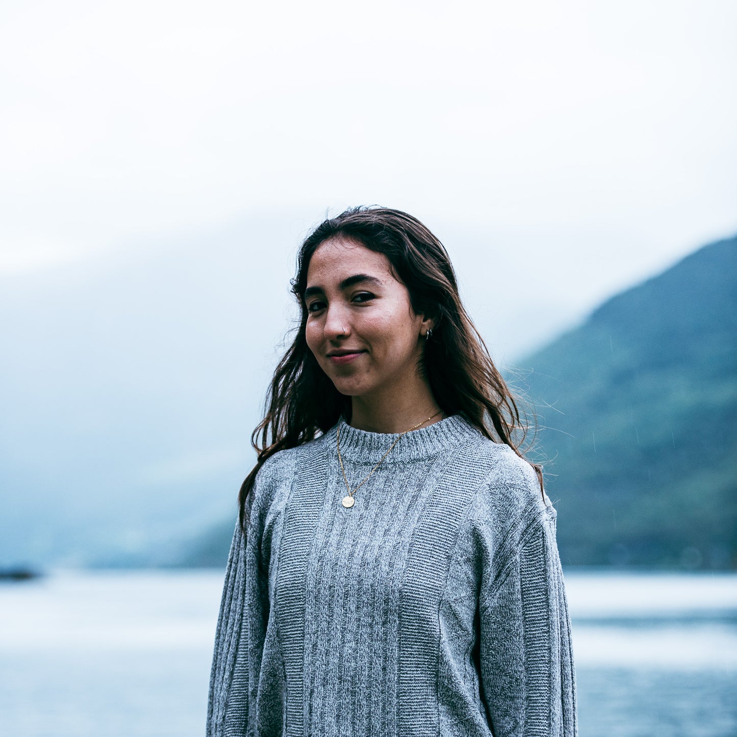 Seal laying down necklace - Stainless steel