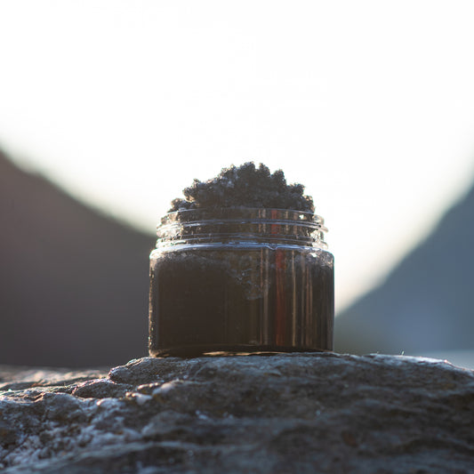 Exfoliante de sal de árbol de té y carbón