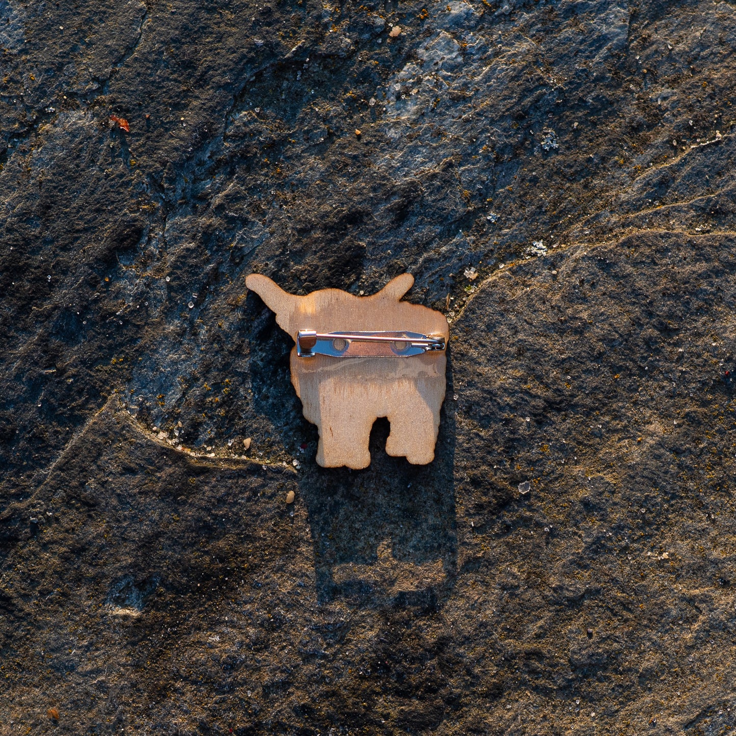 Hairy cow baby 25x24mm pin