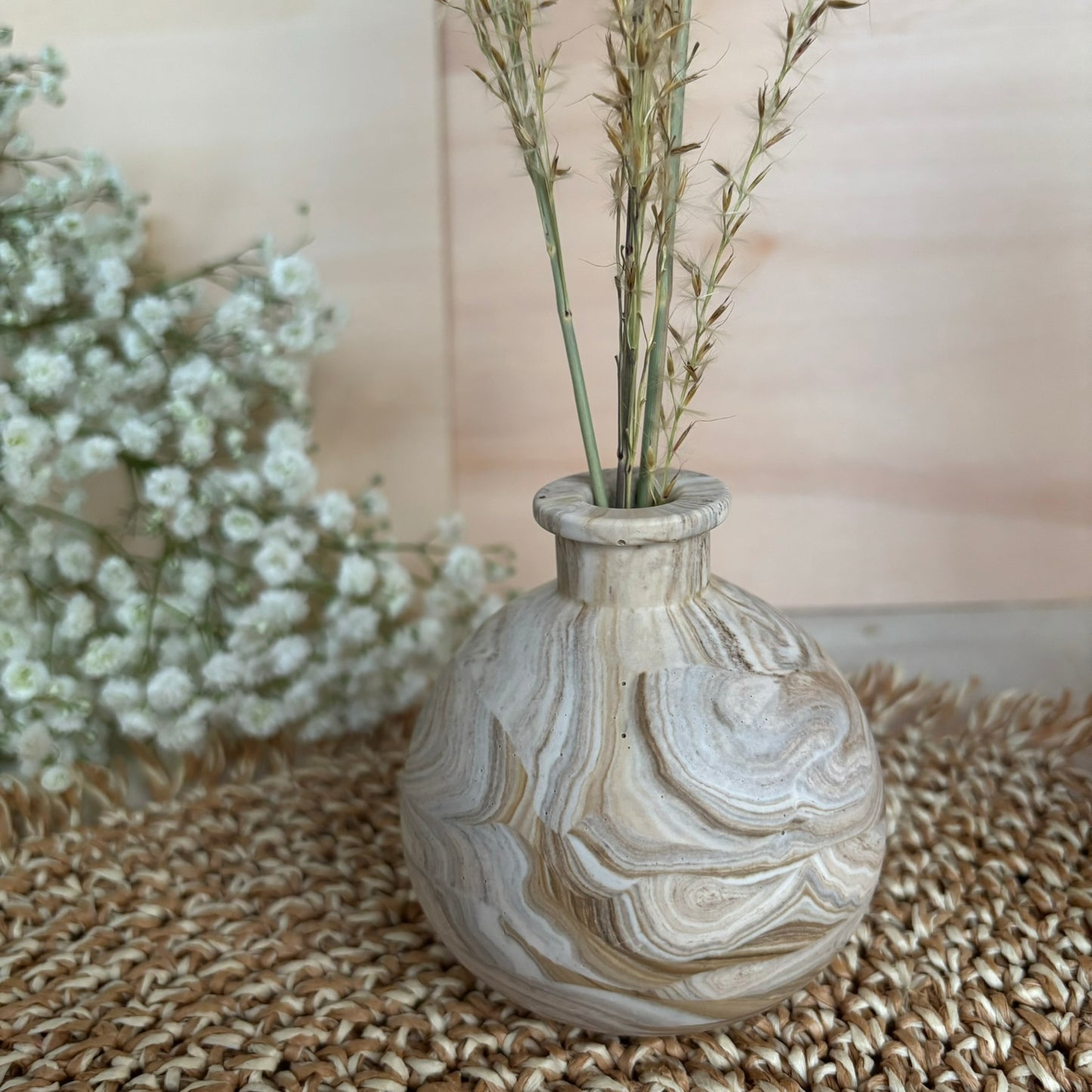 Kurze Vase für getrocknete Blumen- Taupe Marmor