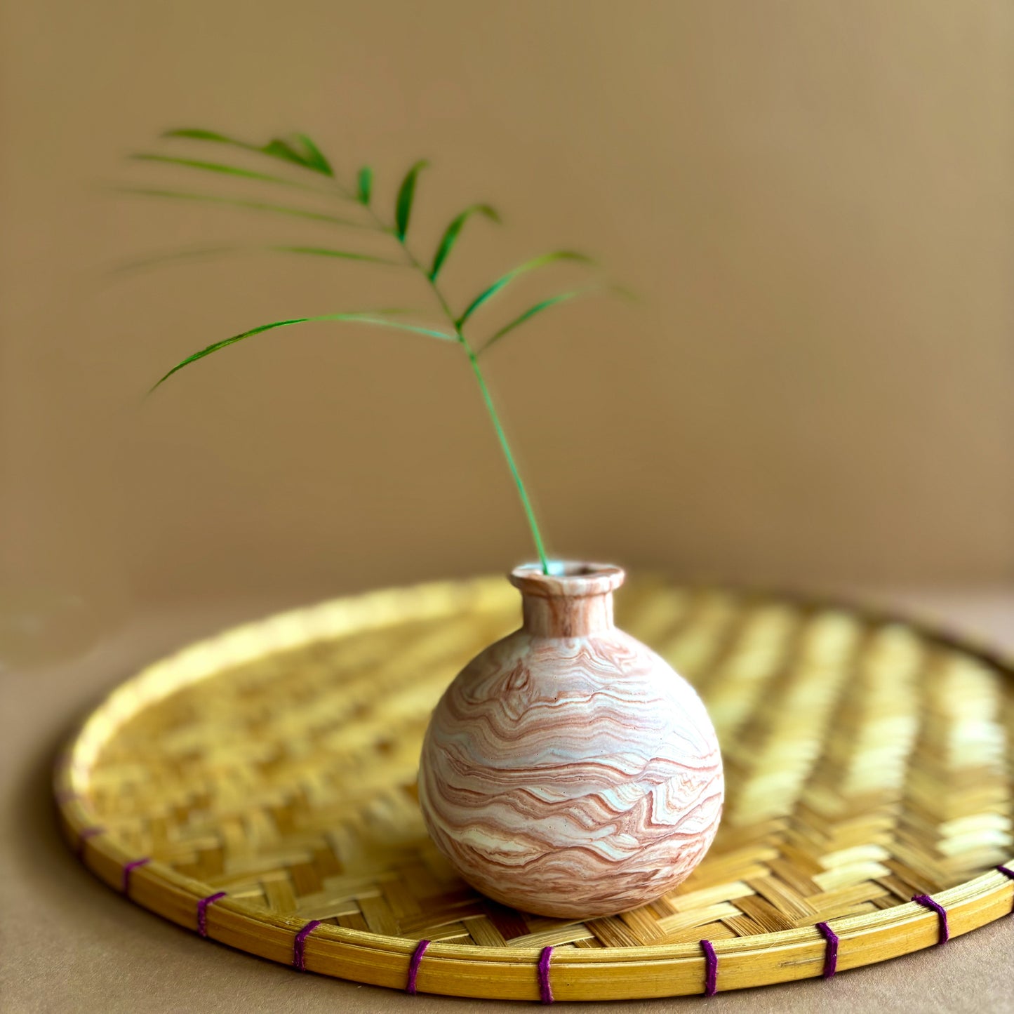 Kurze Vase für getrocknete Blumen- Terrakottabraun