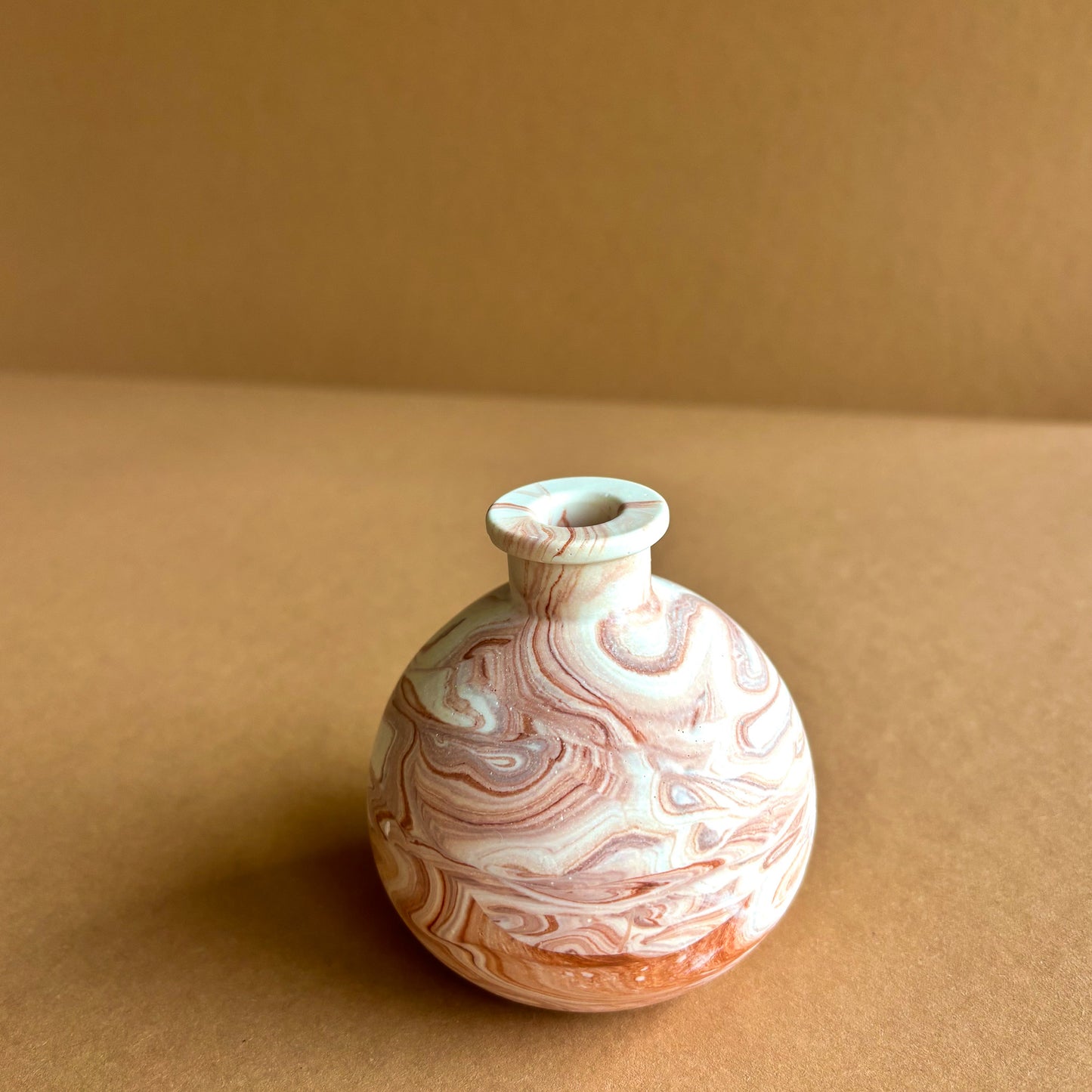 Kurze Vase für getrocknete Blumen- Terrakottabraun