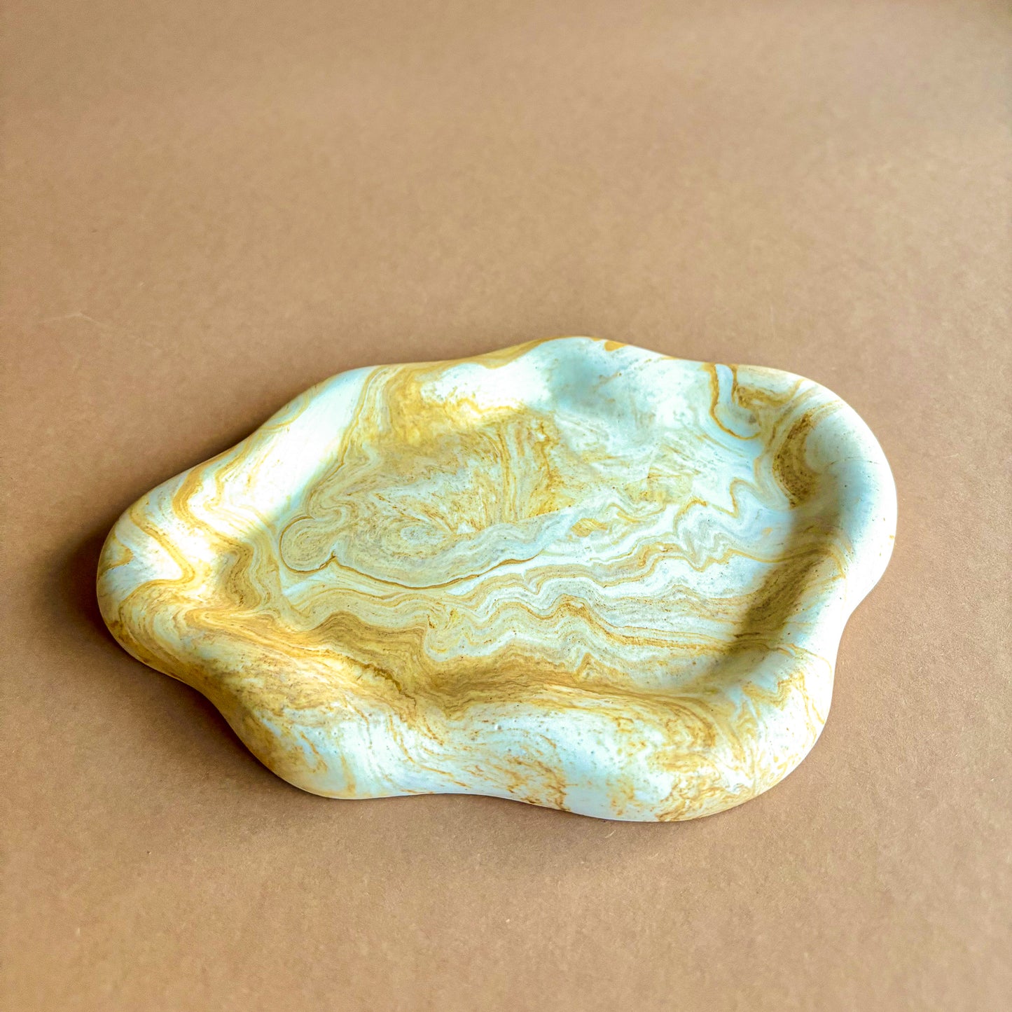 Wolkenschaal voor sieraden - Okergeel marmer