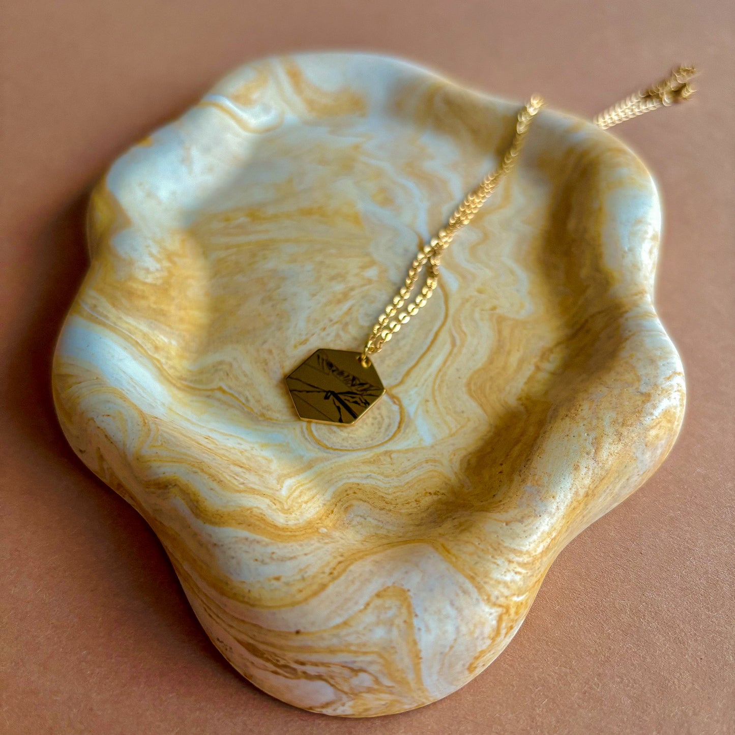 Wolkenschaal voor sieraden - Okergeel marmer
