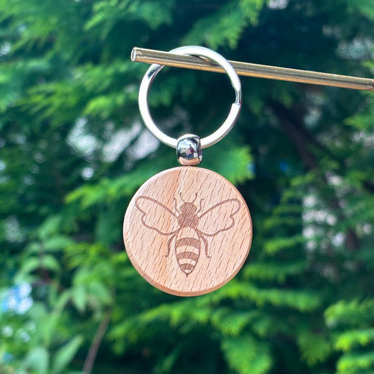 Bee on round 35x35mm wooden keychain