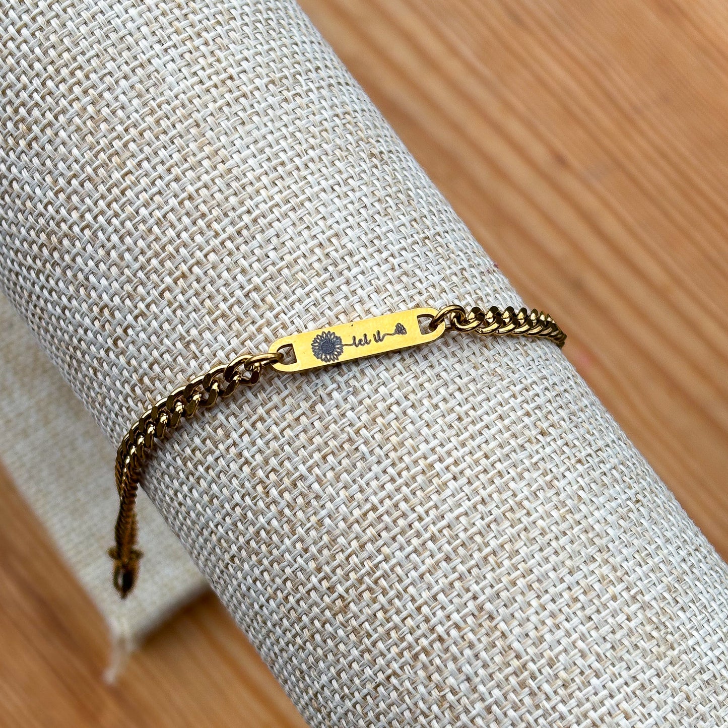 Let it bee with sunflower on 20x4mm bracelet curb chain Gold SS