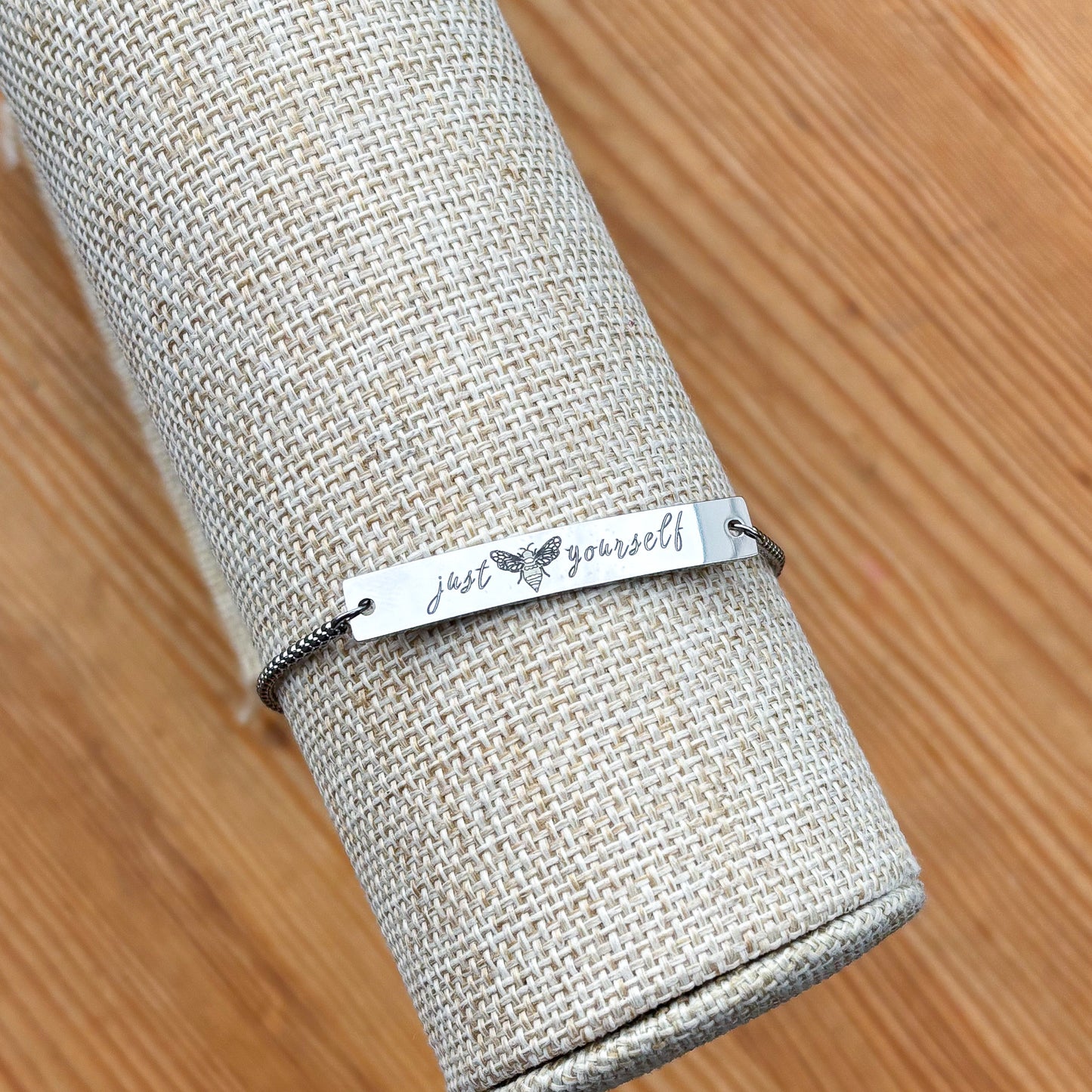 Just bee yourself on curved bar 39x6mm Silver SS chain
