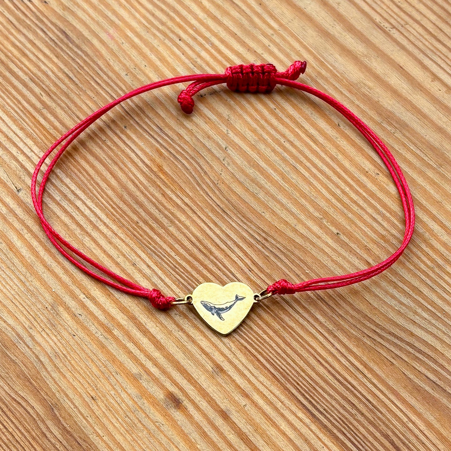 Whale on heart 14x12mm golden on thin cord red