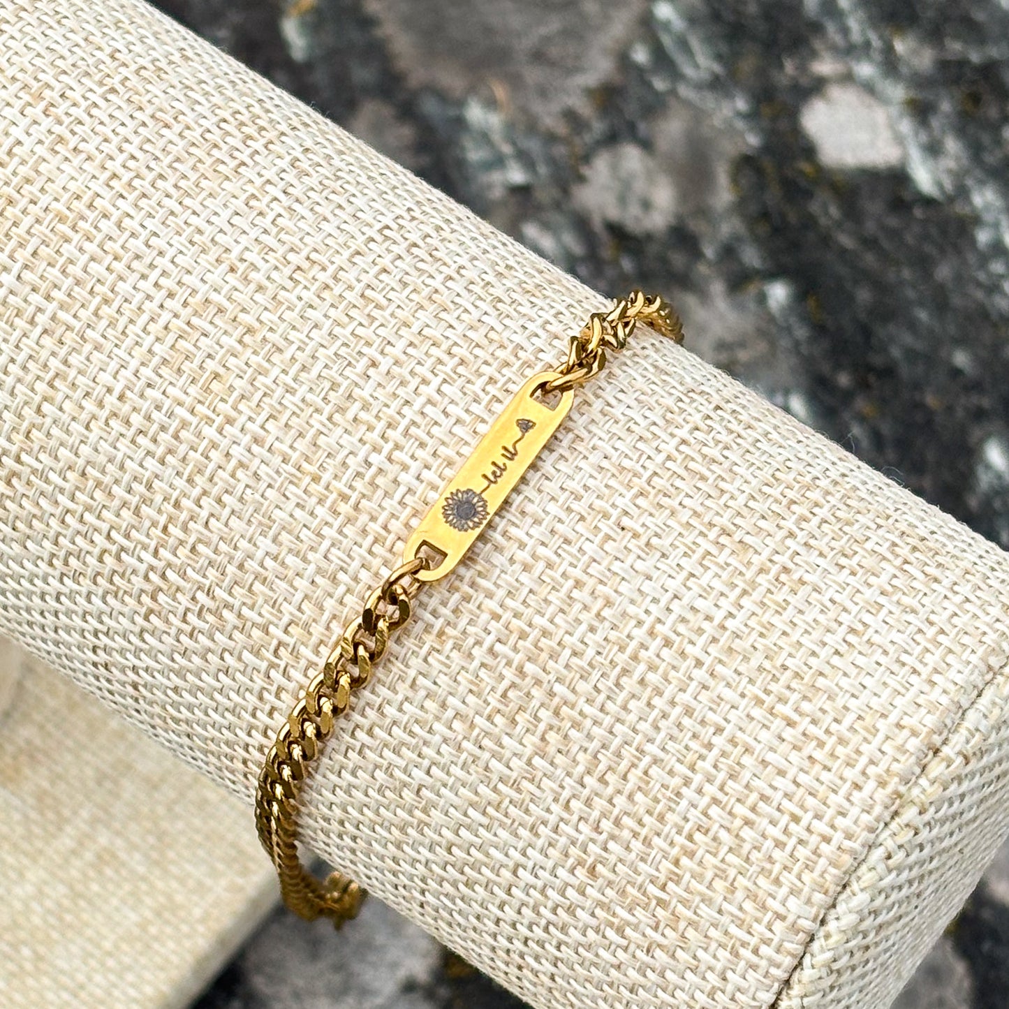 Let it bee with sunflower on 20x4mm bracelet curb chain Gold SS