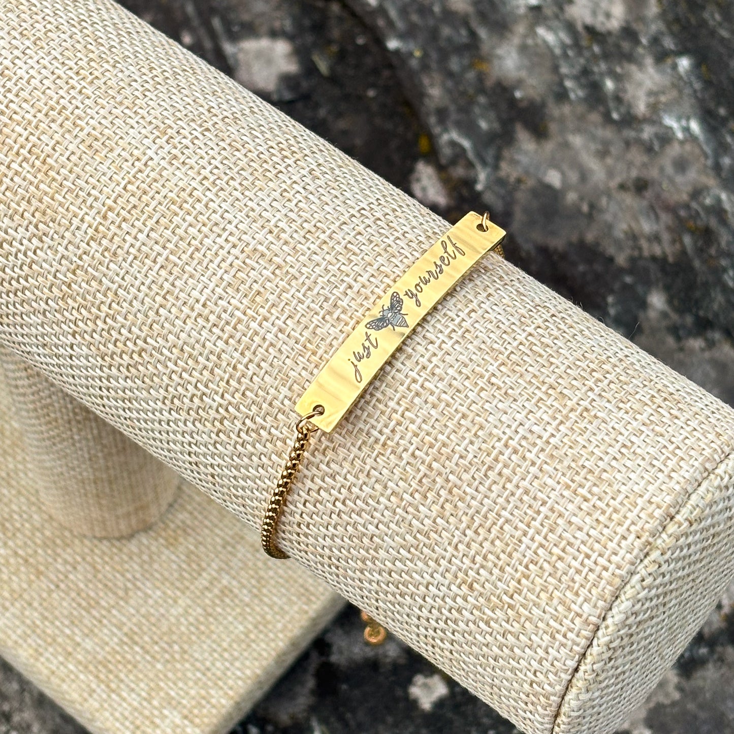 Just bee yourself on curved bar 39x6mm Gold SS chain