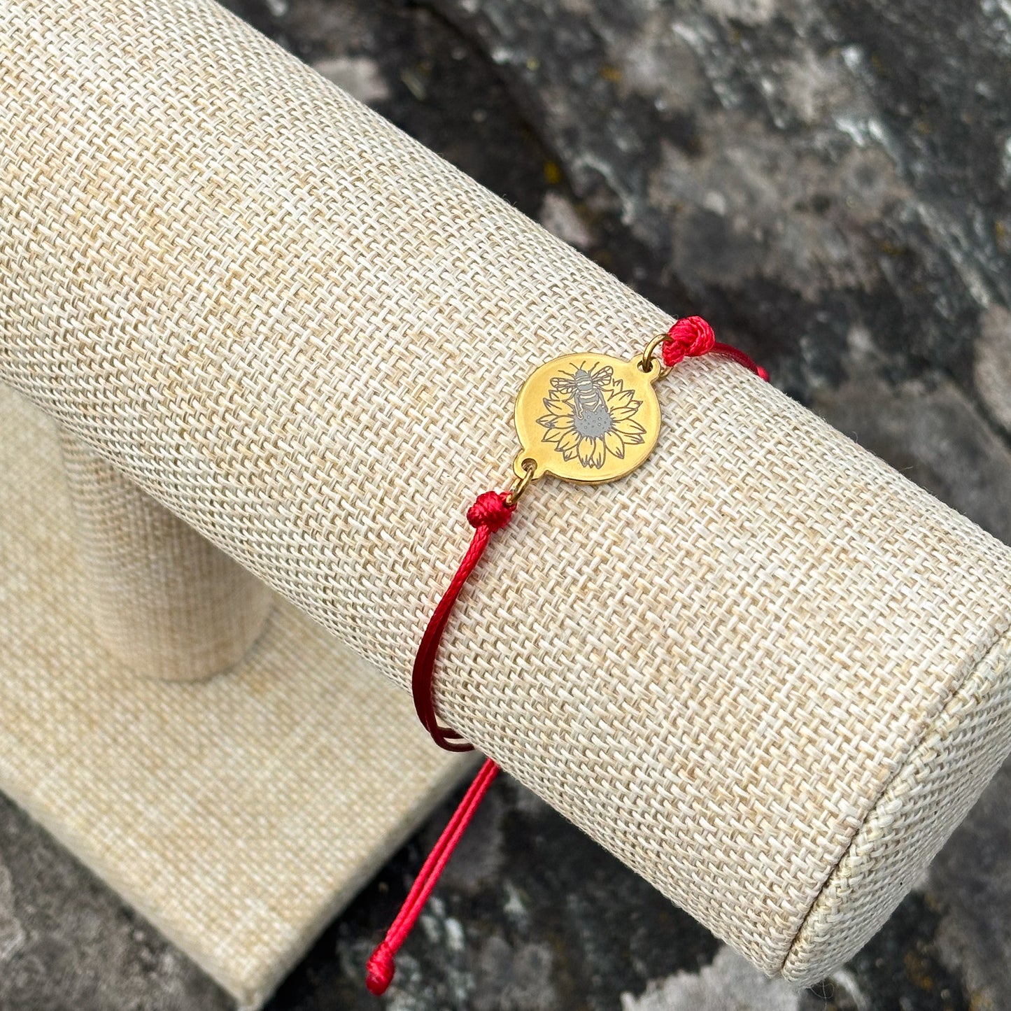 Bumble bee on sunflower on 21mm round golden on thin cord red