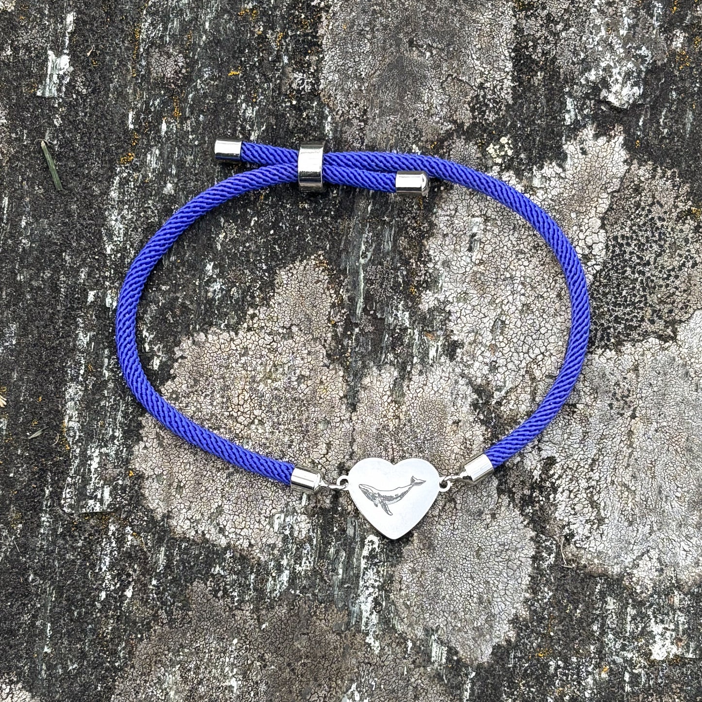 Whale on heart 14x12mm silver on textile cord navy blue