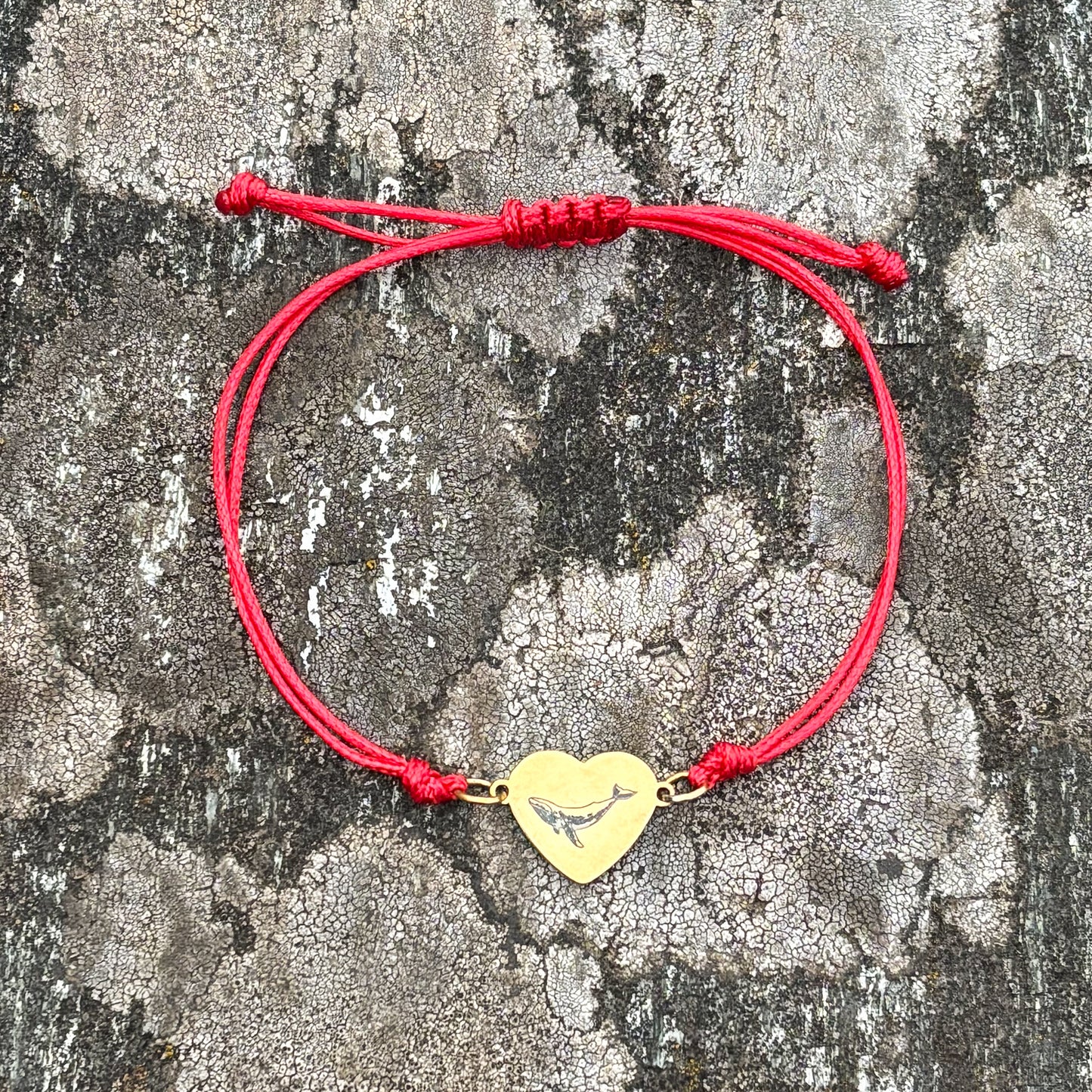 Whale on heart 14x12mm golden on thin cord red