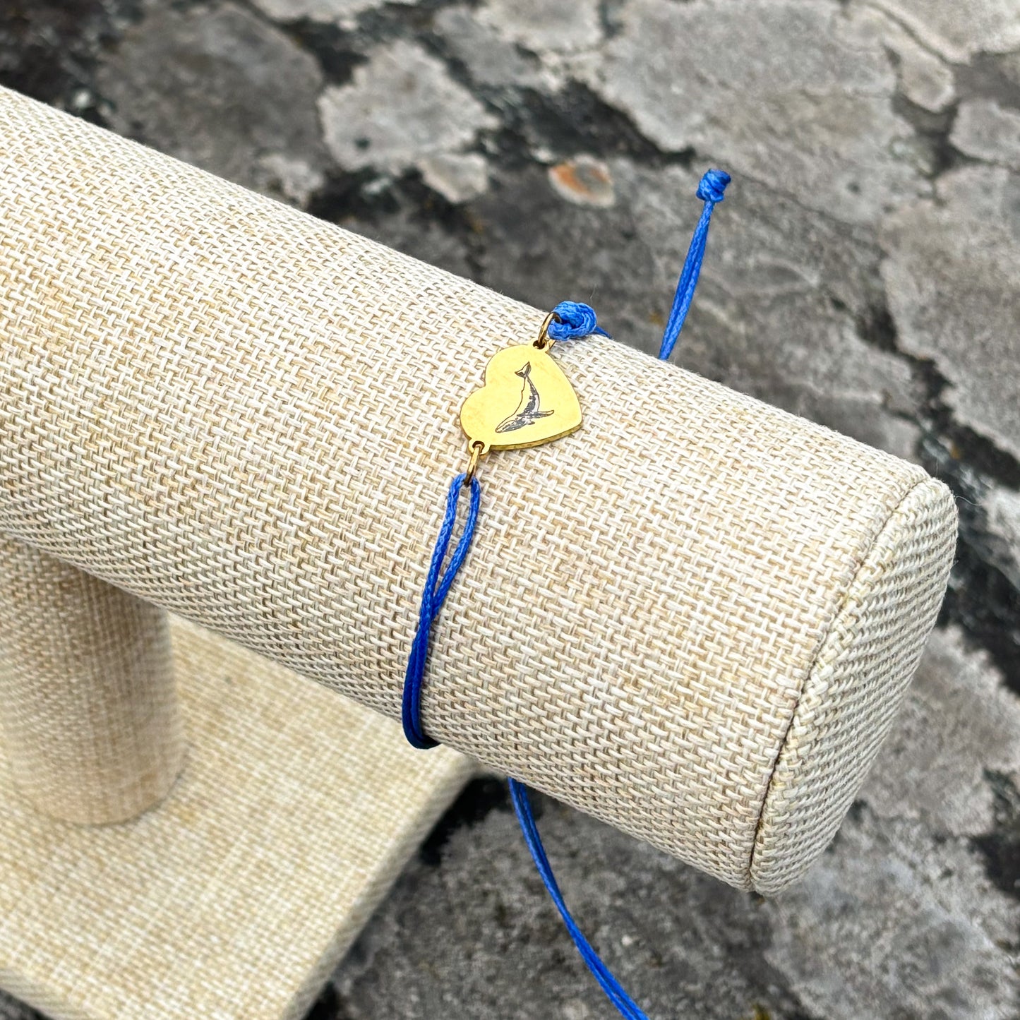 Whale on heart 14x12mm golden on thin cord blue