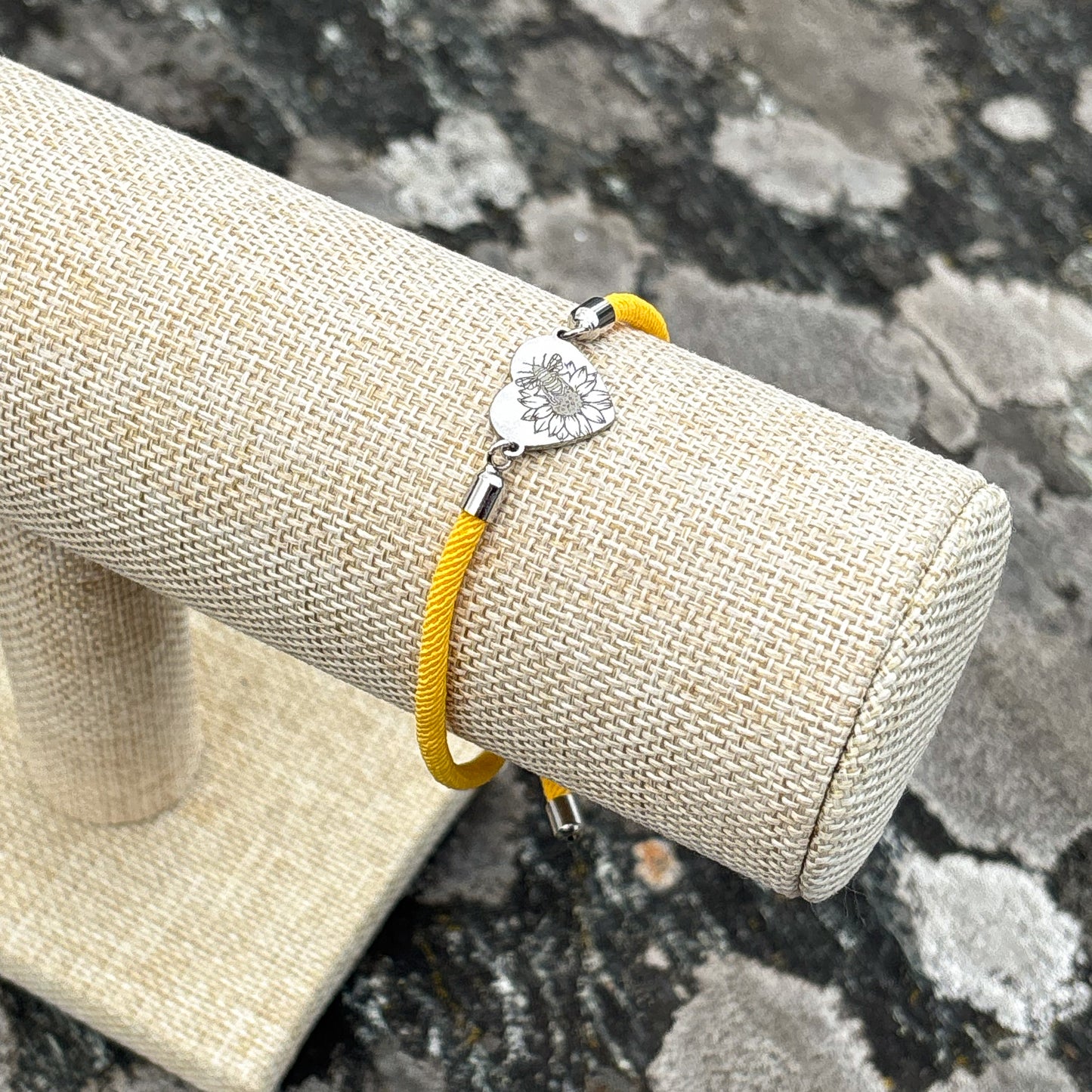 Bumble bee on sunflower on heart 14x12mm silver textile cord yellow