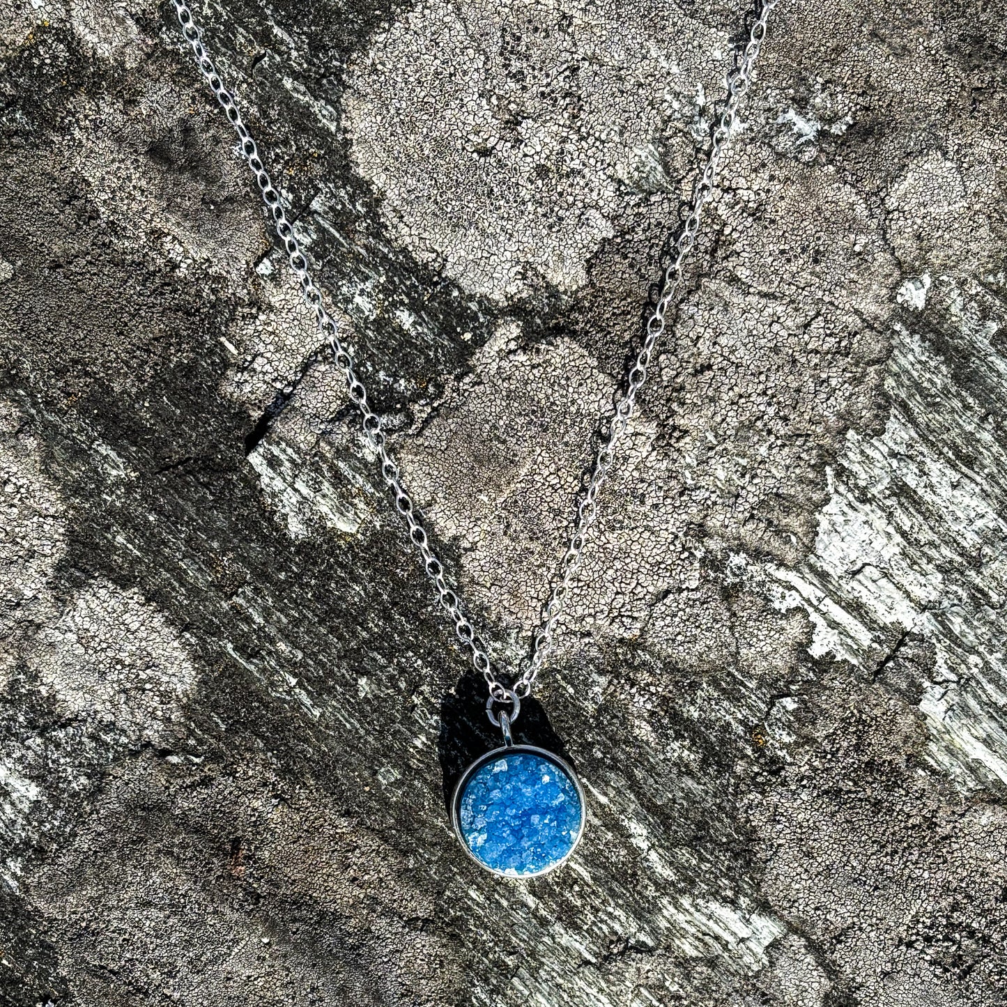 Agate druzy necklace dark blue 16mm