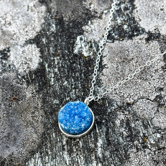 Agate druzy necklace dark blue 16mm