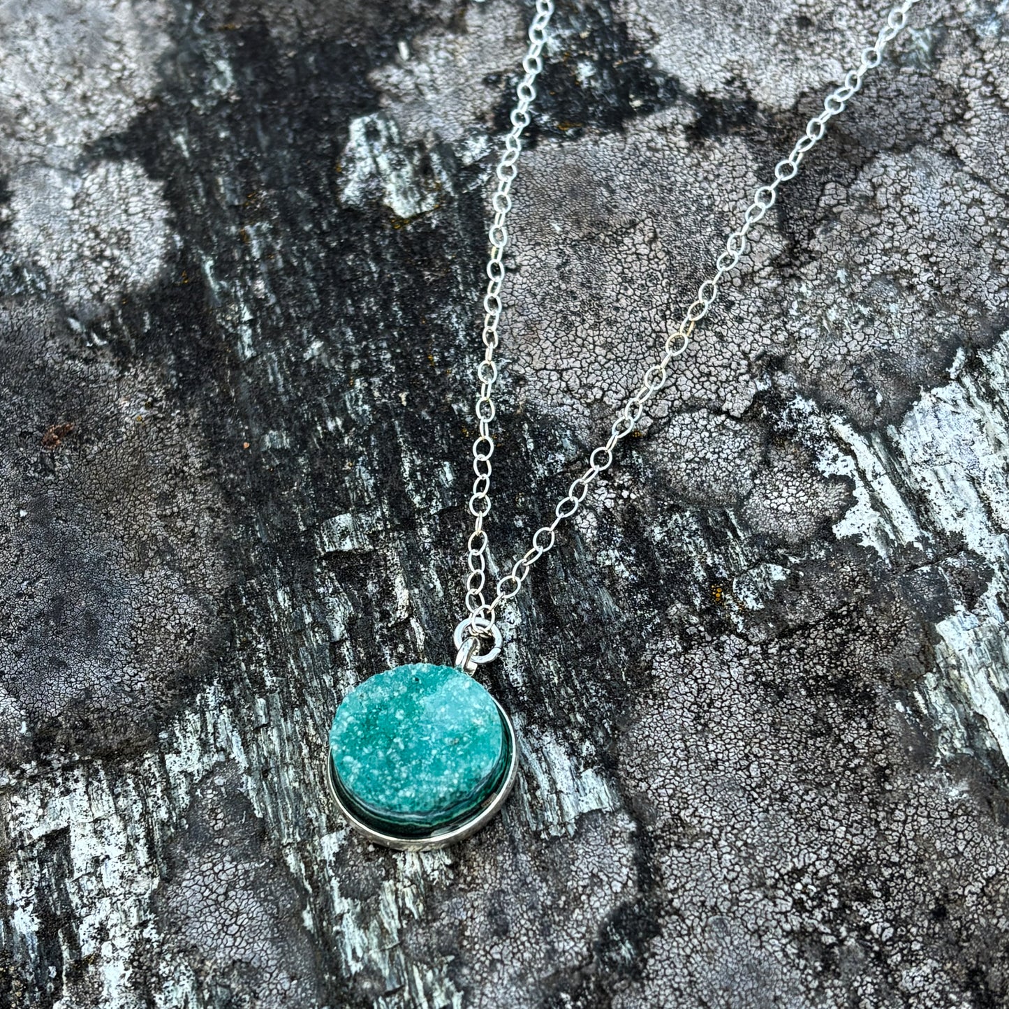 Agate druzy necklace green 16mm