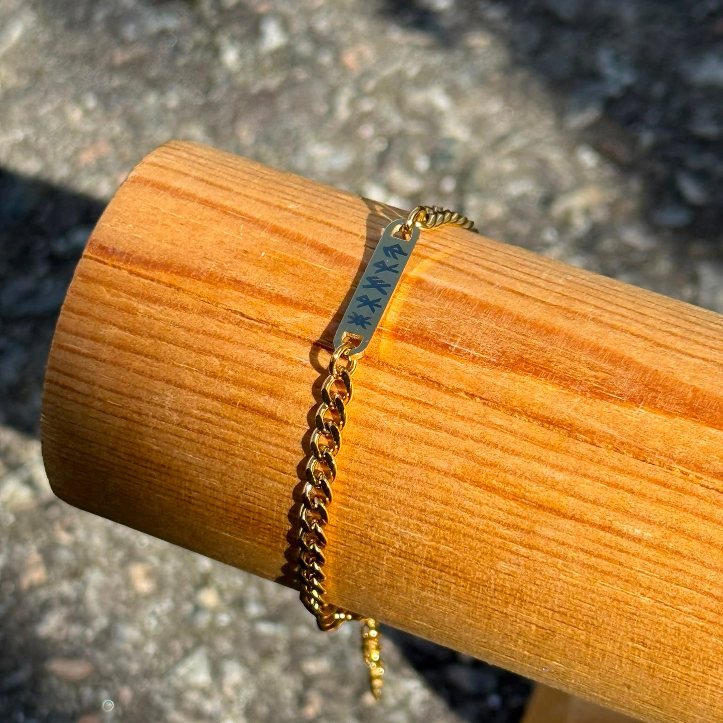 9 Runen auf Armband mit geschwungener Stange, Seilkette, Gold, Edelstahl