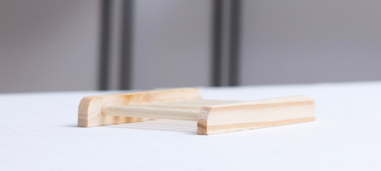 Jabonera con rejilla de madera