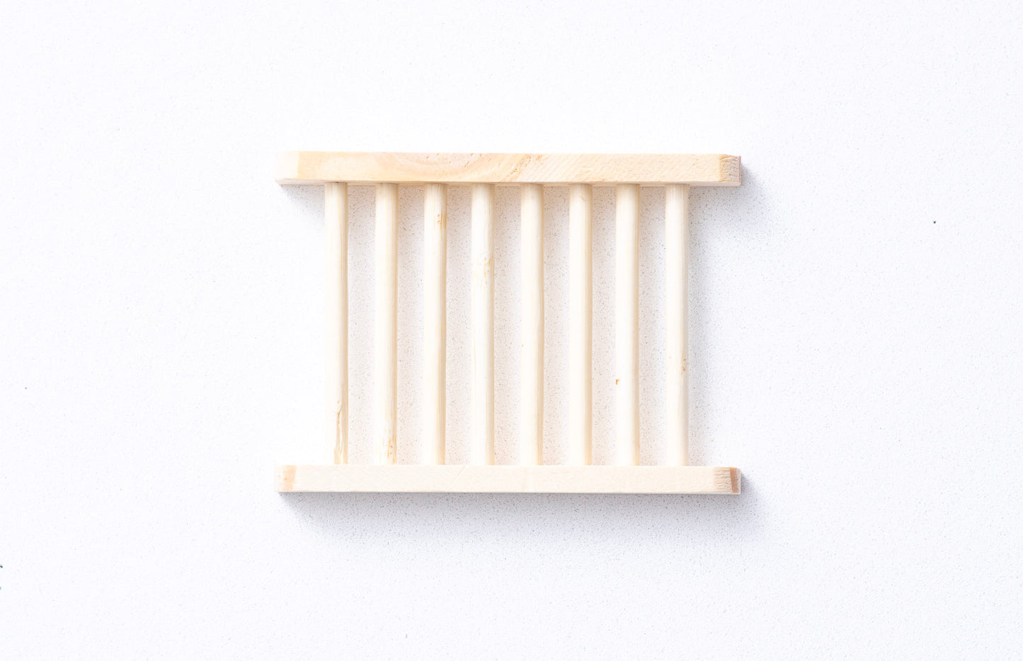 Jabonera con rejilla de madera